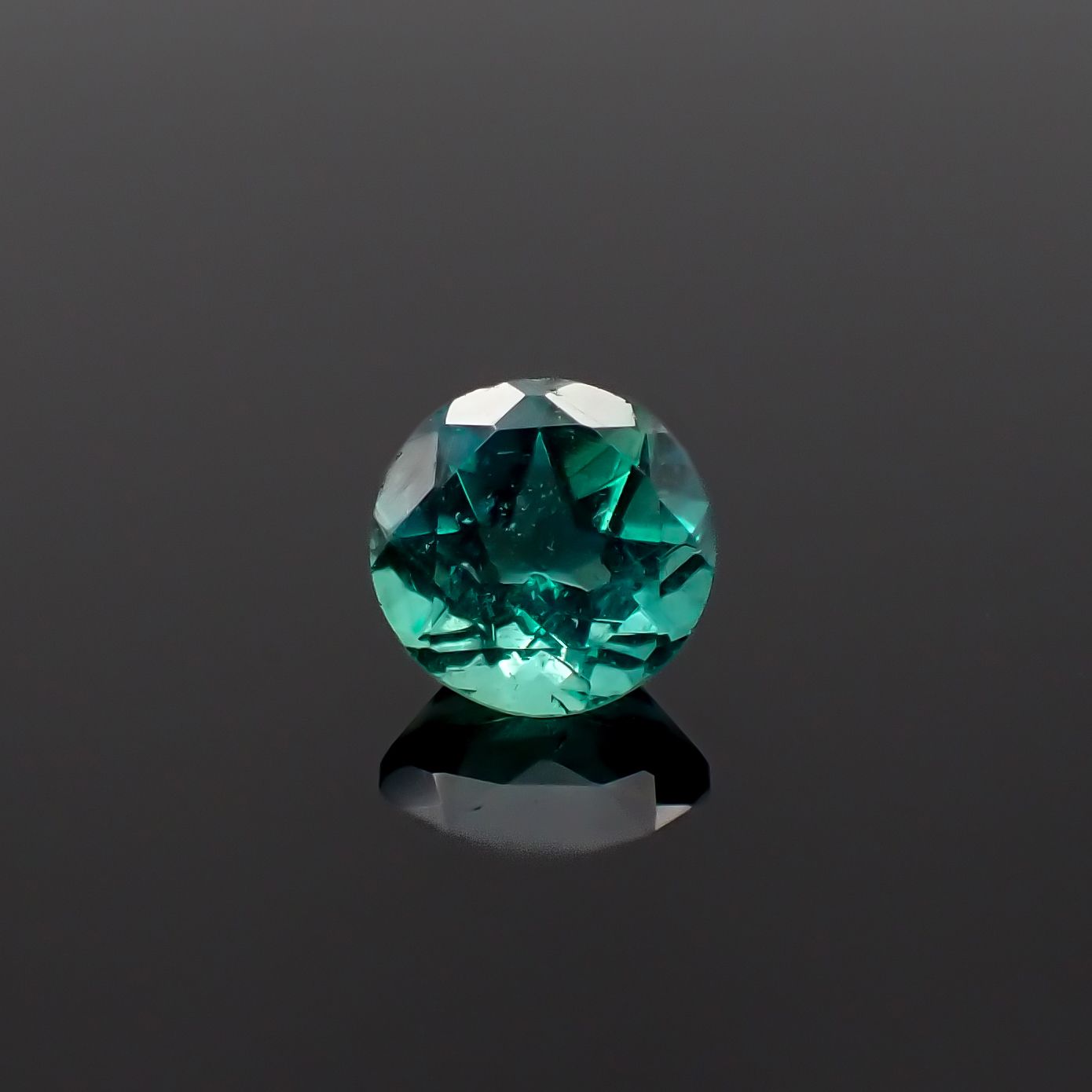ノーブルモロキサイト マダガスカル産 0.92ct[230522121]6x6mm前後