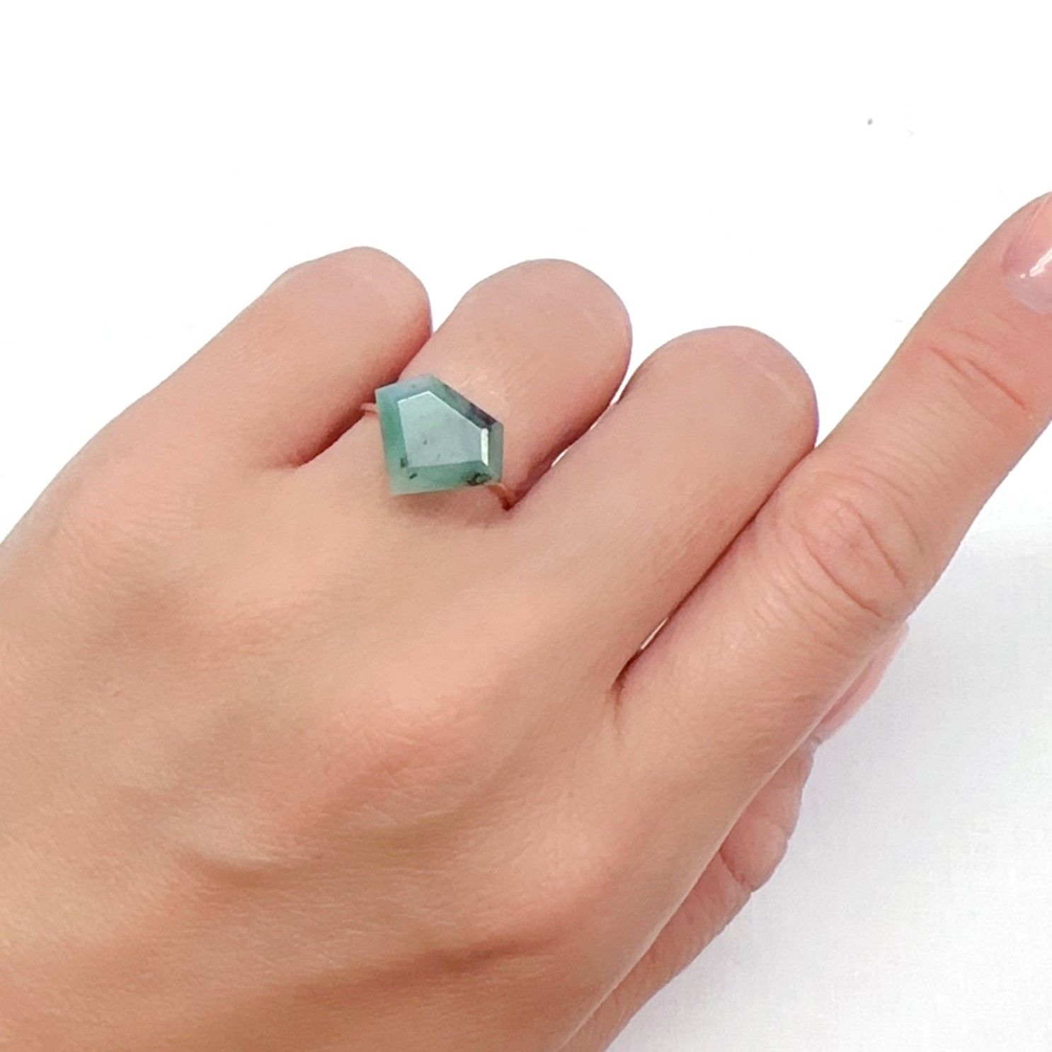 ◇カスタムカット◇エメラルド ブラジル産 2.53ct[240326482]14.2x11.1mm前後