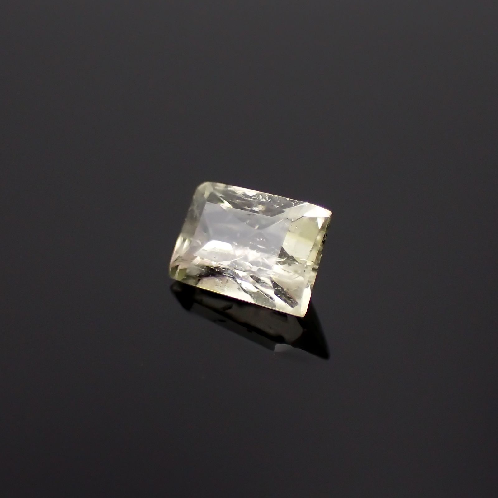 インペリアルトパーズ(宝石名トパーズ)ブラジル産 0.39ct 識別済[231023801]4.7x3.2mm前後