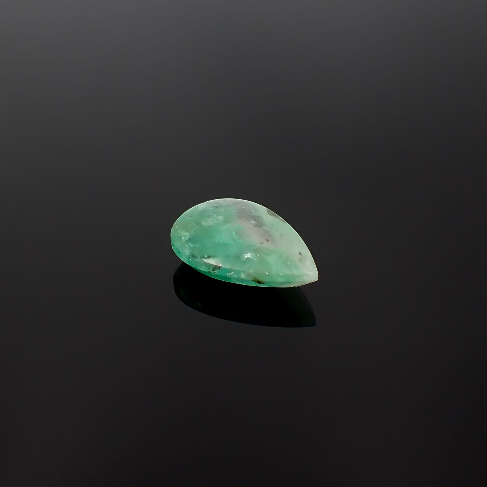 エメラルドインクォーツ ブラジル産 7.43ct / 18.4x12.2mm前後 [260432029]