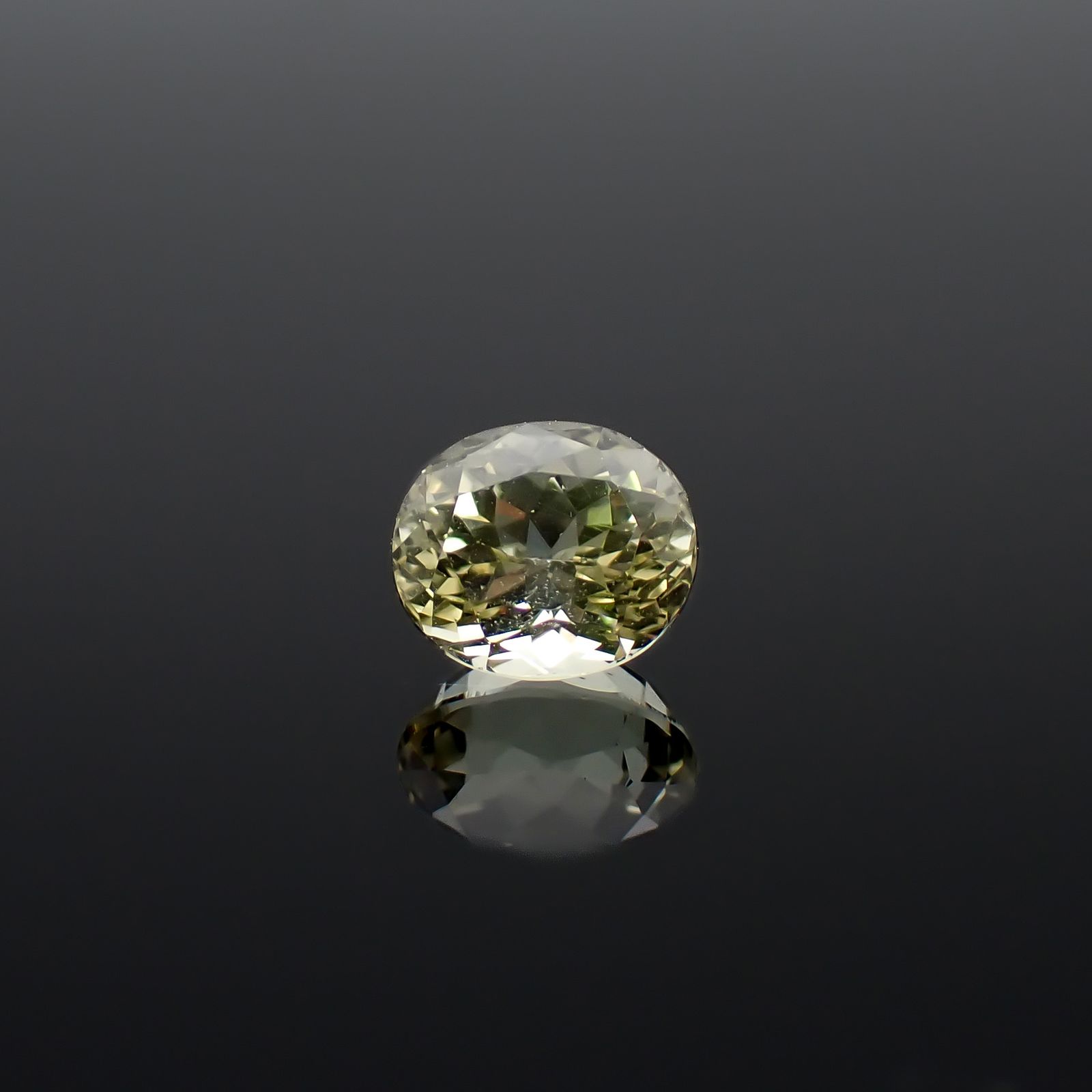 イエローアパタイト メキシコ産 1.00ct / 6.1x5.2mm前後 [260632466]