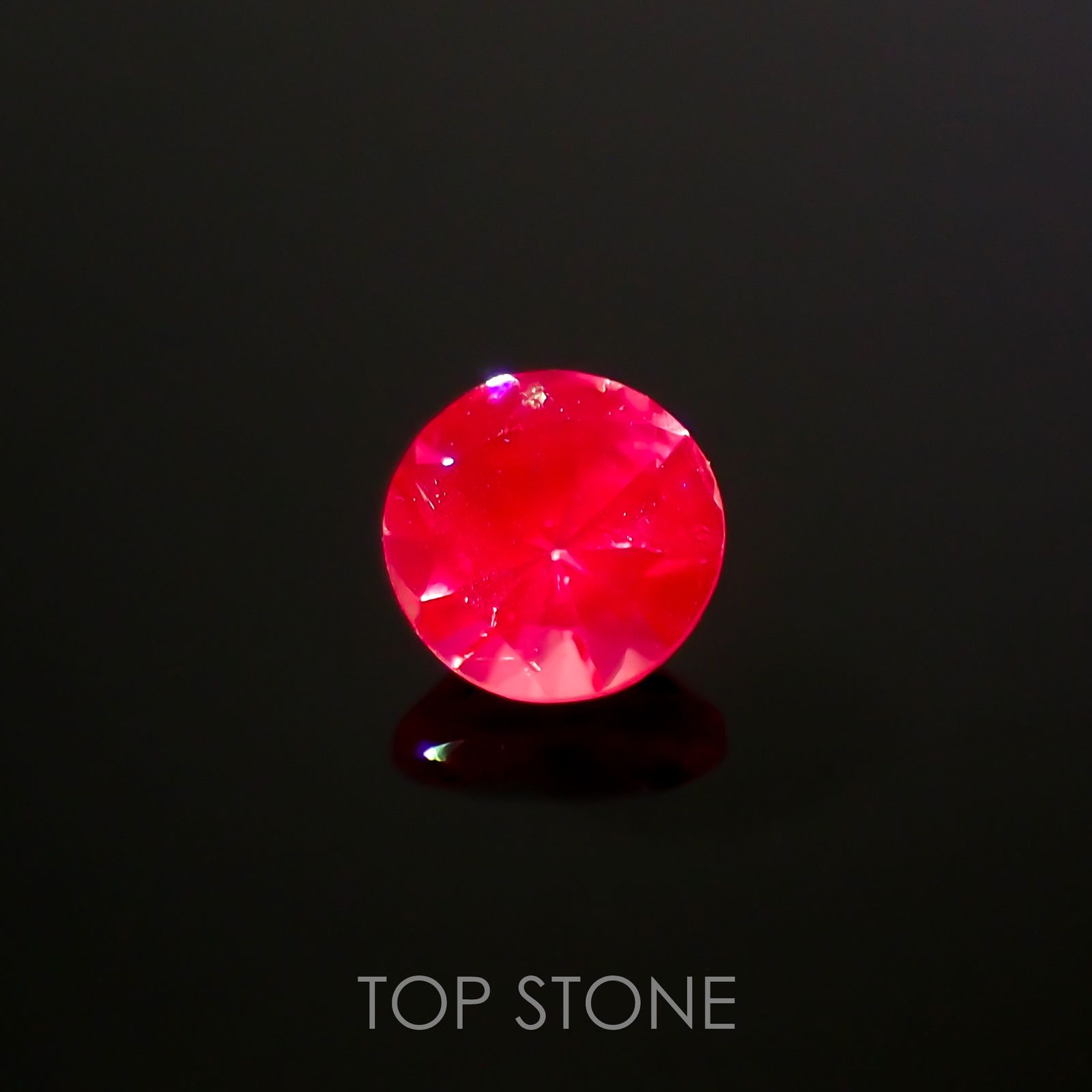 ホットピンクスピネル(宝石名ピンク・スピネル) タンザニア産 0.13ct 識別済[210912584]3×3mm前後