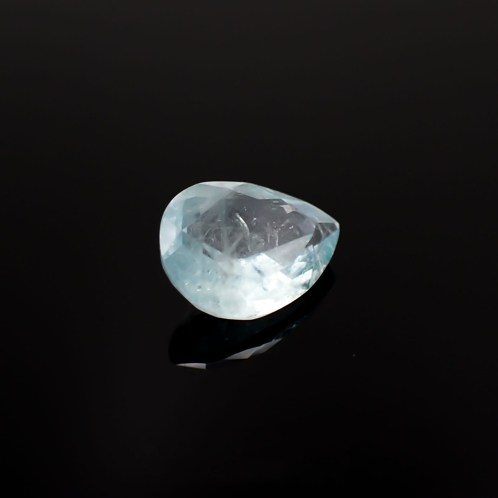 ユークレース(宝石名ブルー・ユークレース)コロンビア産 1.285ct ソ付(彩珠)[221018855]8.9x6.7mm前後