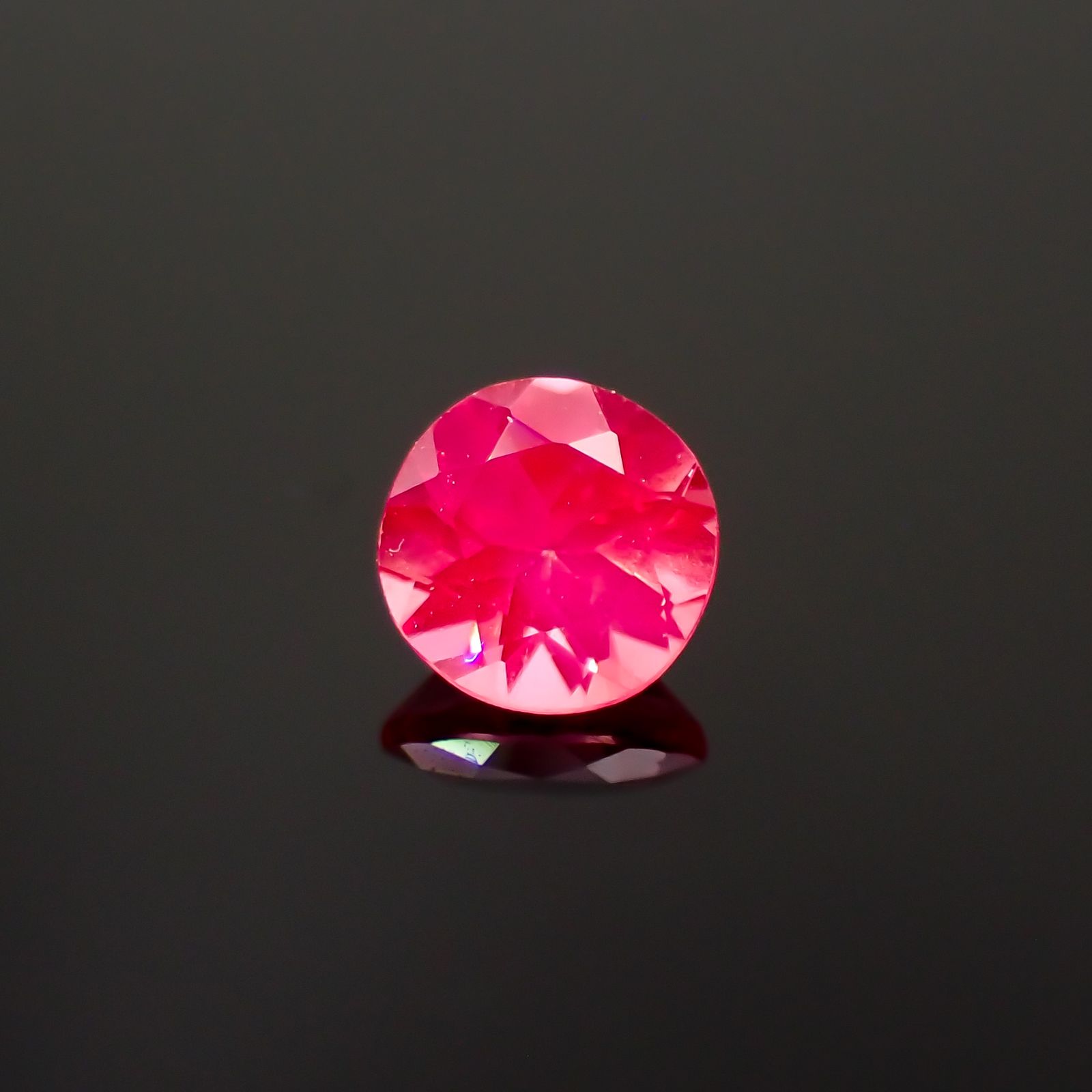 ピンクスピネル(宝石名ピンク・スピネル)タンザニア産 0.26ct 識別済[230321140]3.9x3.9mm前後