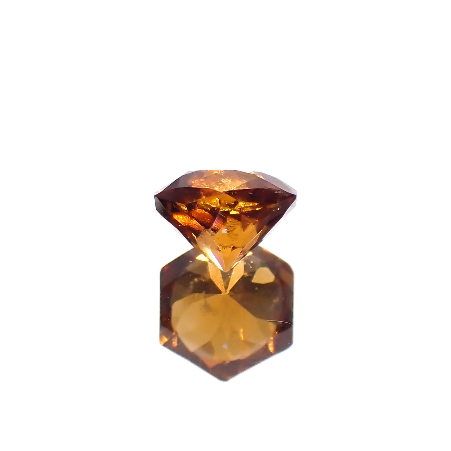 ◇ヘキサゴンカット◇ヘソナイトガーネット(宝石名ガーネット)スリランカ産 0.85ct 識別済[230421609]5.4x5.4mm前後