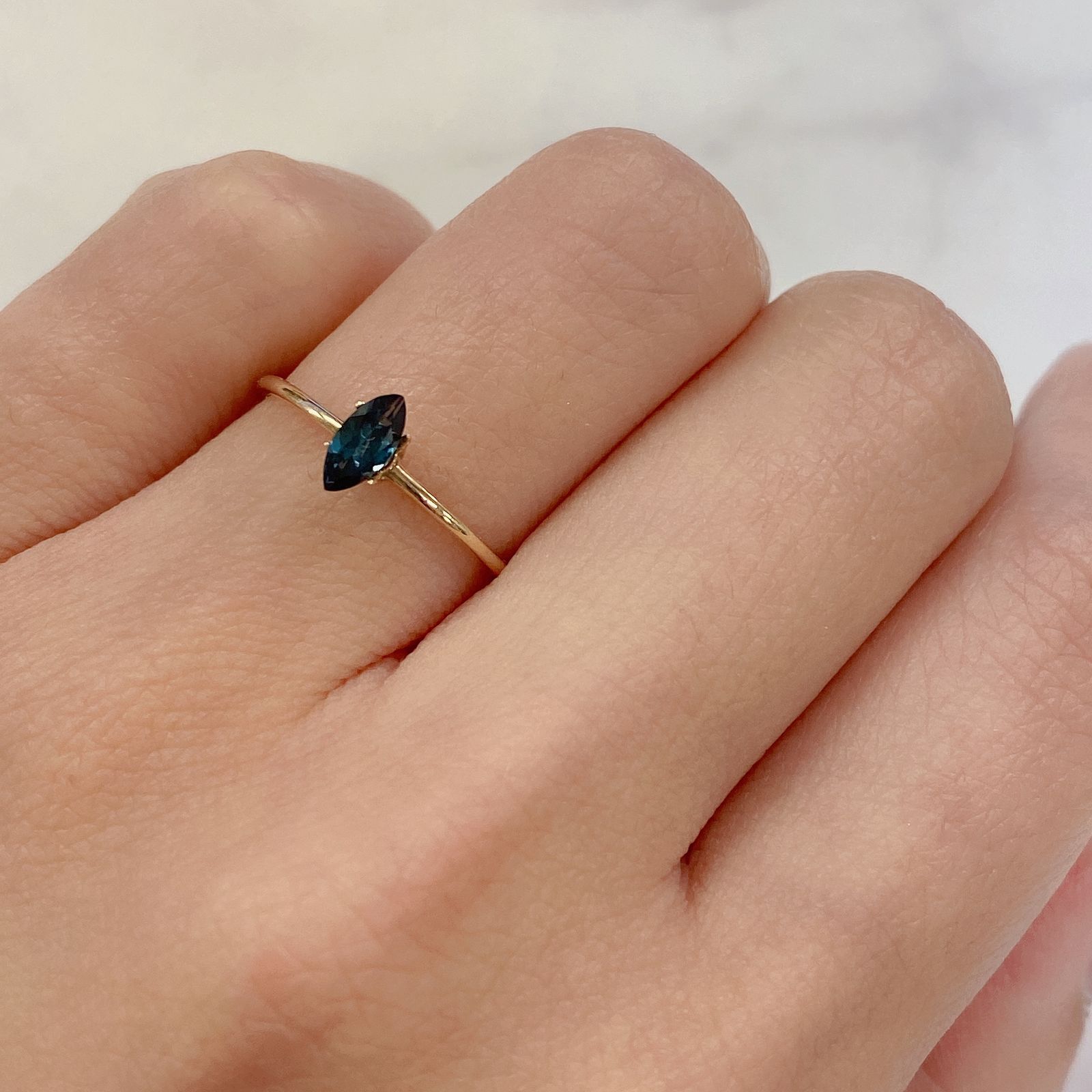 カラーチェンジガーネット(アレキタイプ)(宝石名ガーネット/カラーチェンジタイプ) マダガスカル・ベキリー産 0.25ct 識別済[20106609]6.3×2.9mm前後