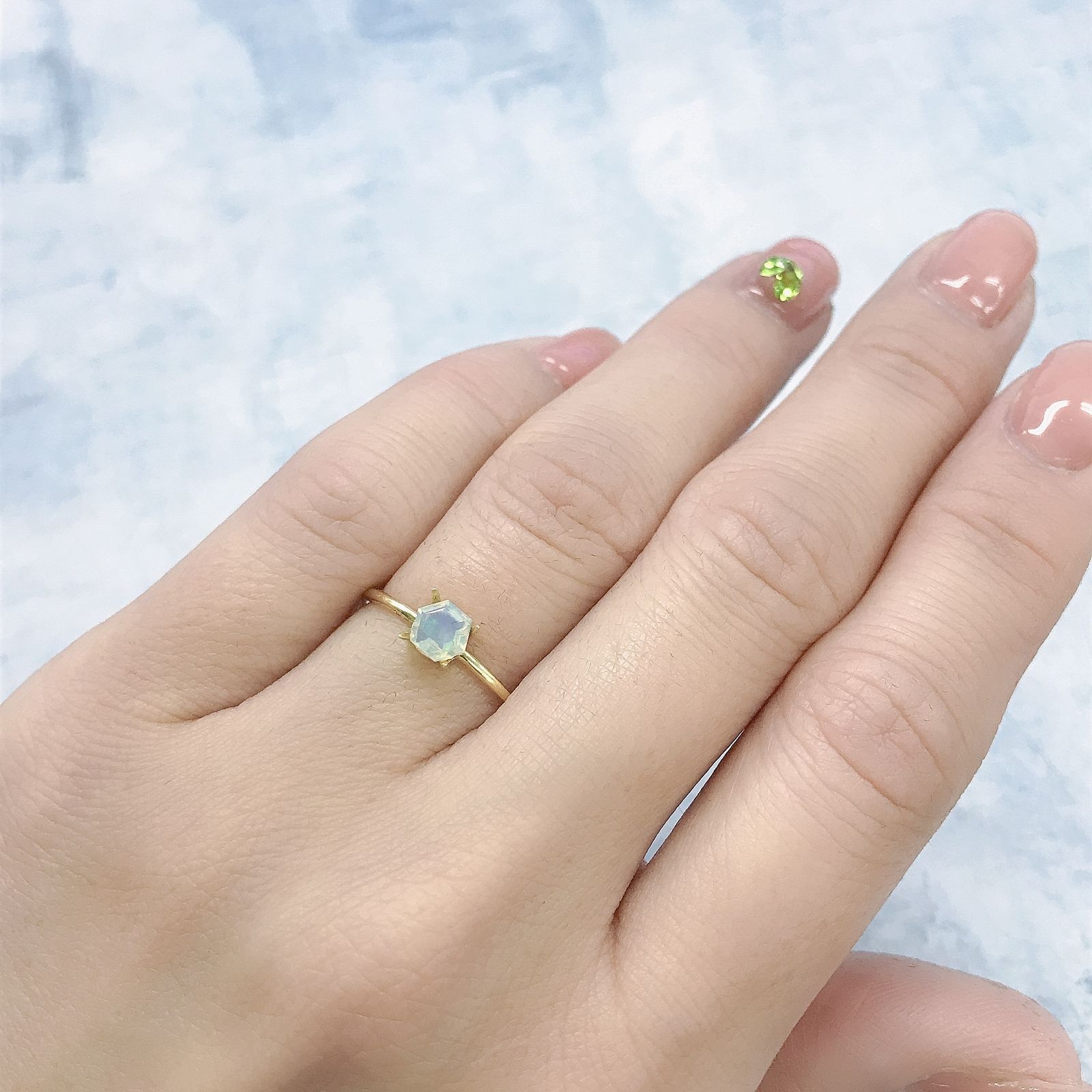 ◇ヘキサゴンカット◇エチオピアオパール(宝石名オパール)エチオピア産 0.25ct 識別済[220115478]4.6x4.5mm前後