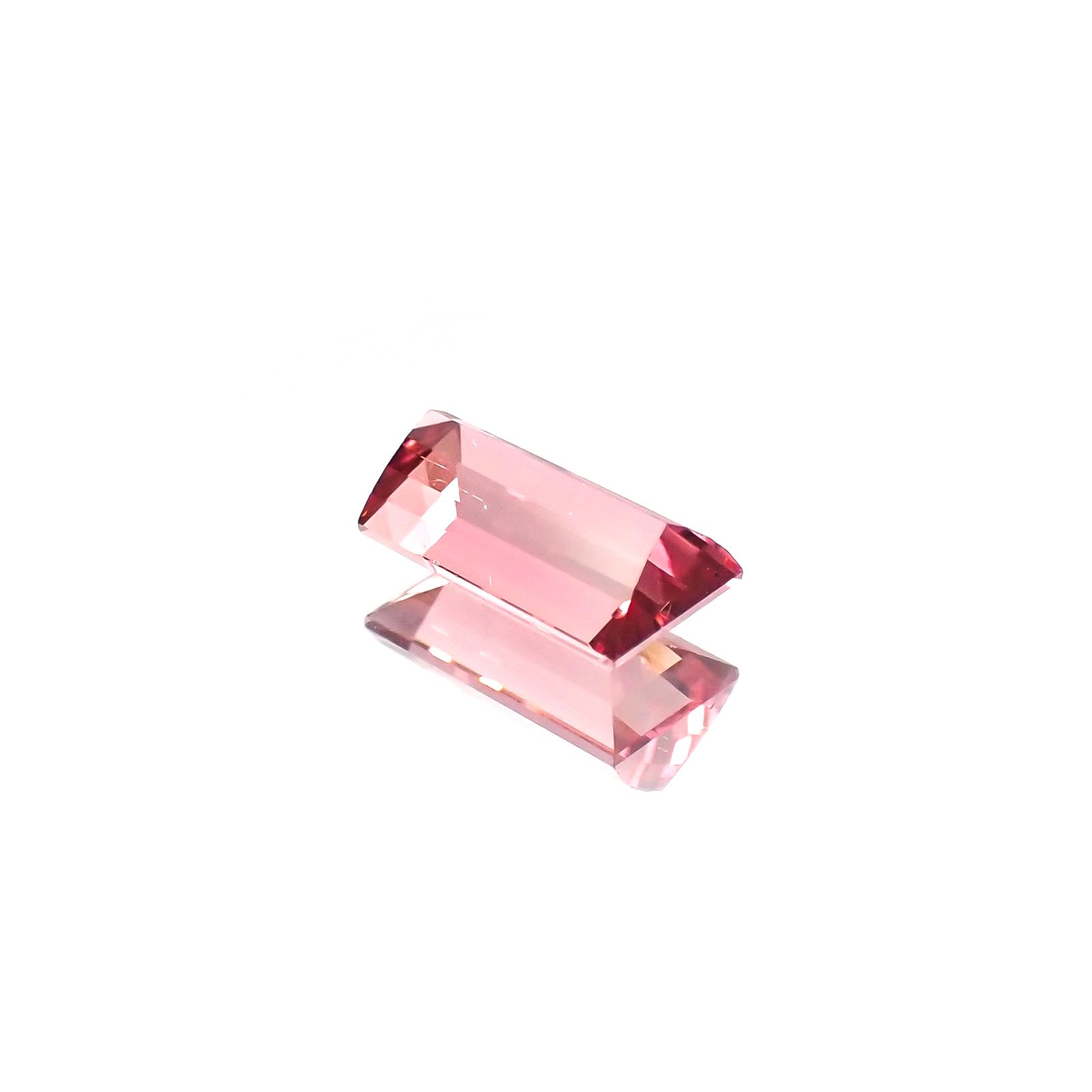 ピンクトルマリン(宝石名ピンク・トルマリン) ルワンダ産 1.178ct ソ付(彩珠)[250711593]8.1×4.5mm前後