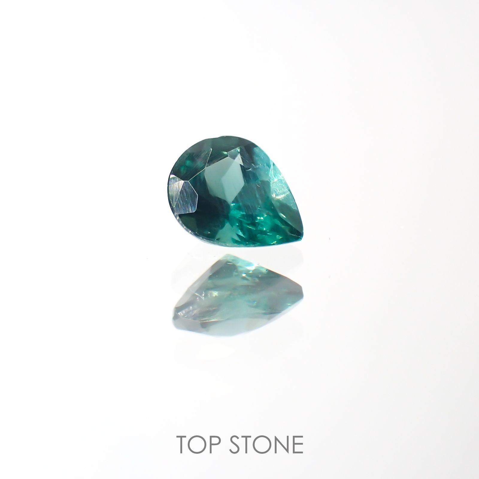 グリーンアパタイト(ノーブルモロキサイト)(宝石名アパタイト) マダガスカル産 0.25ct 識別済[211013539]4.8×3.7mm前後