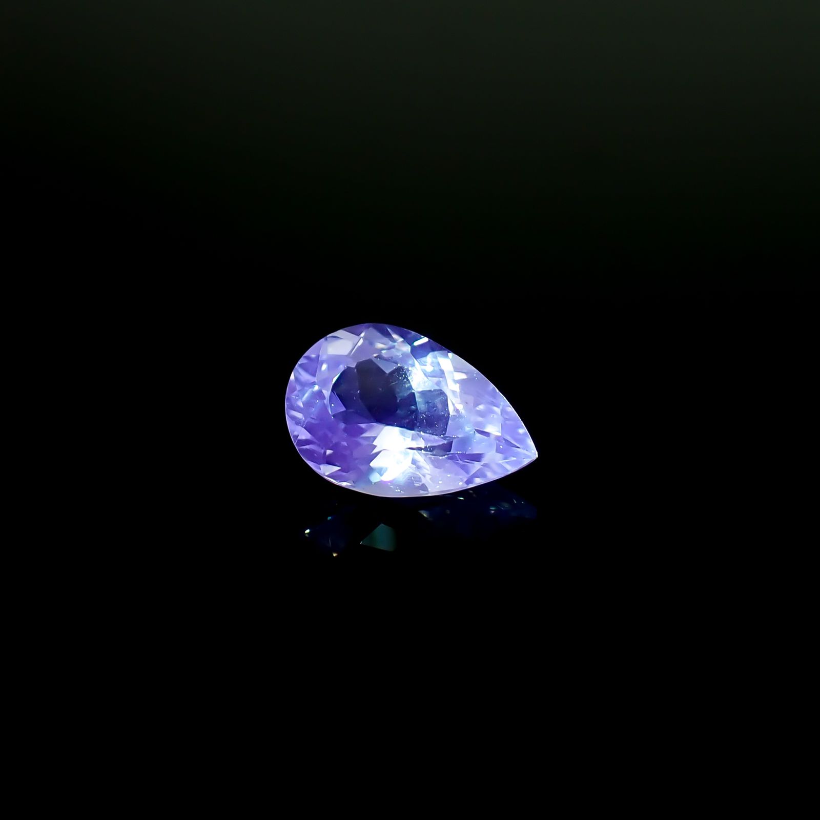 シルバーアパタイト フルオレッセンス アフリカ産 識別済 1.69ct / 9.8x6.6mm前後 [260632514]