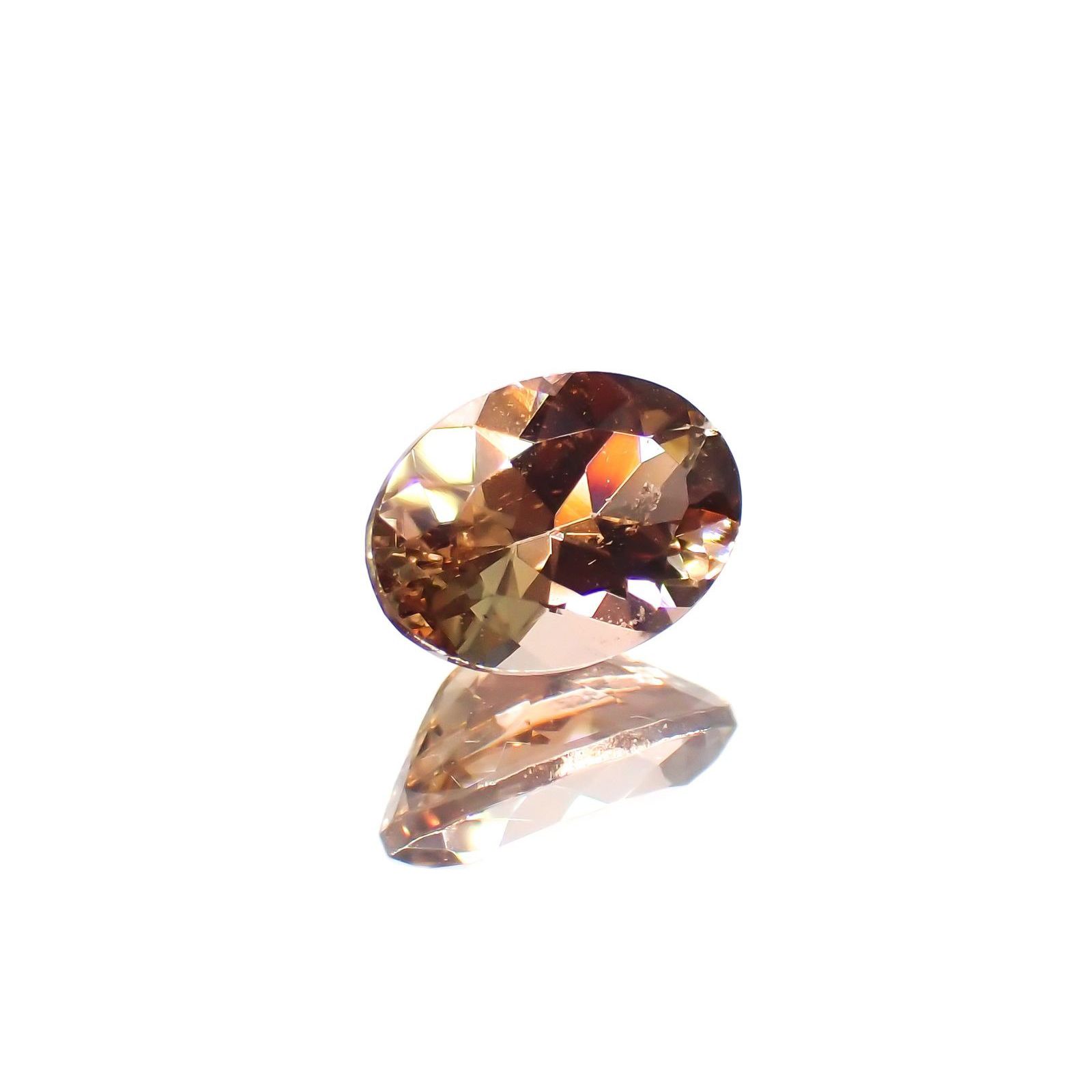 アンダリュサイト(宝石名アンダリュサイト)スリランカ/モザンビーク産 識別済 0.79ct / 6.9x4.9mm前後 [251014434]