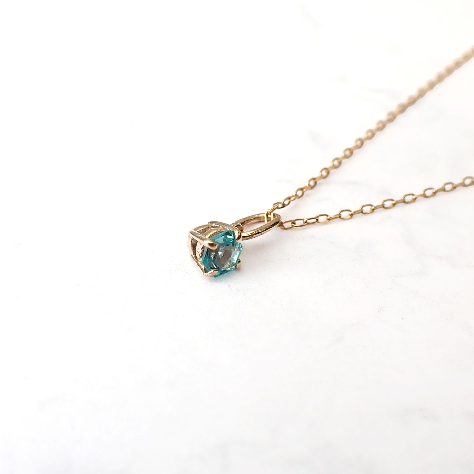 ◇K10ペンダント◇ アパタイト 約0.10ct | ラウンド/つやあり仕上げ 3mm(※チェーン別売り) [241229430]