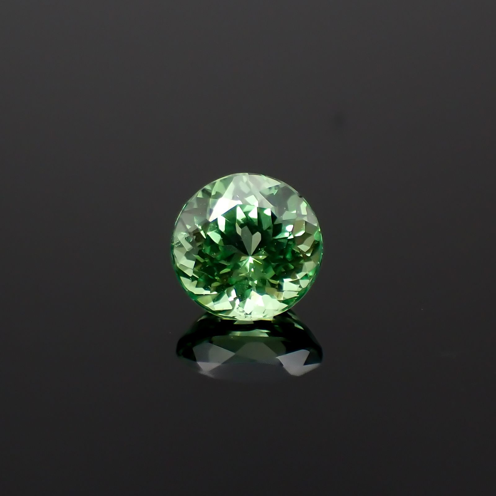 ツァボライト タンザニア産 0.93ct[231023565]5.9x5.9mm前後