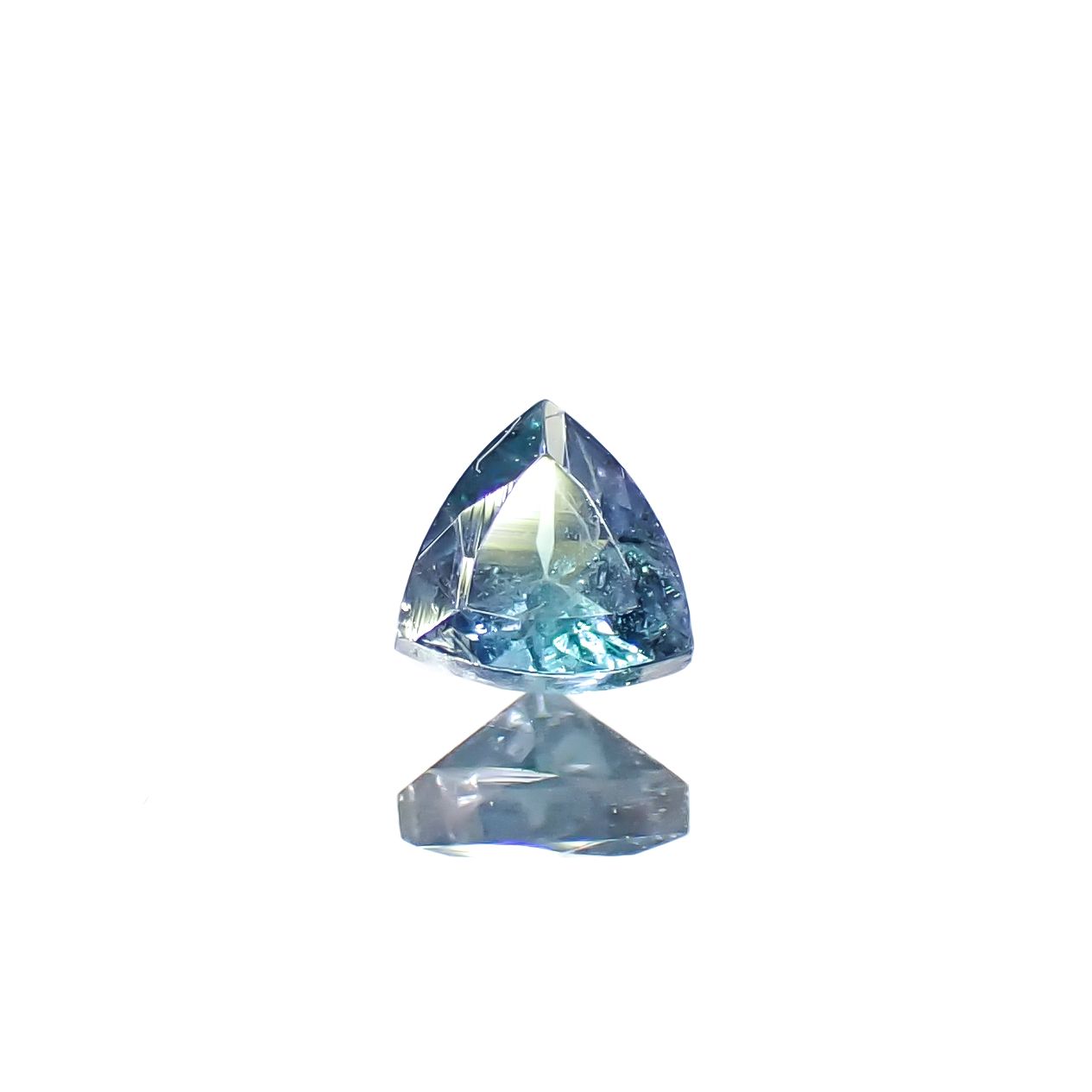 3134【レアストーン ブルーコーネルピンピアス】 0.48ct/2 Pt