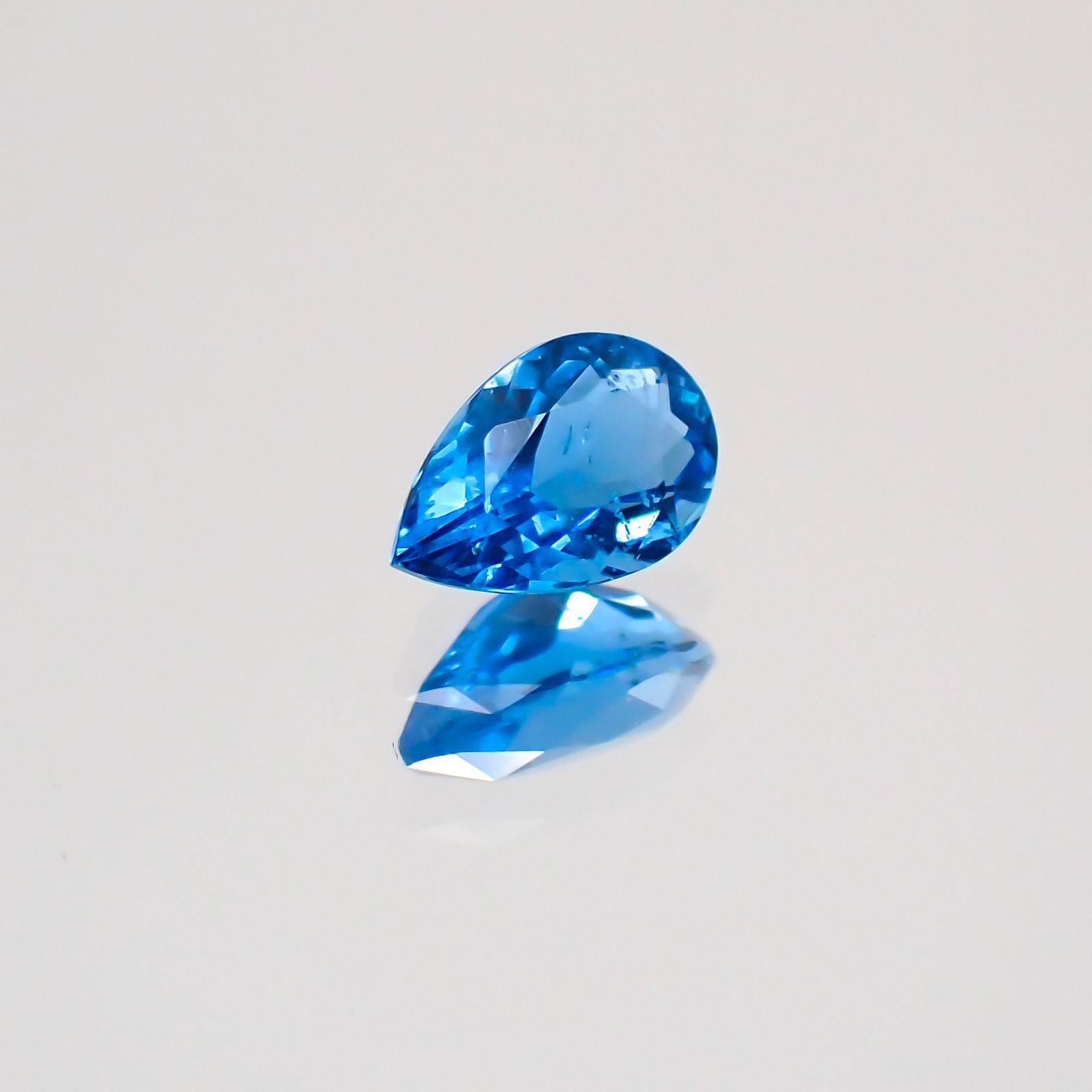 アウイナイト フルオレッセンス(宝石名アウイナイト) ドイツ産 0.156ct ソ付(日独)[21019337]4.5×3.0mm前後