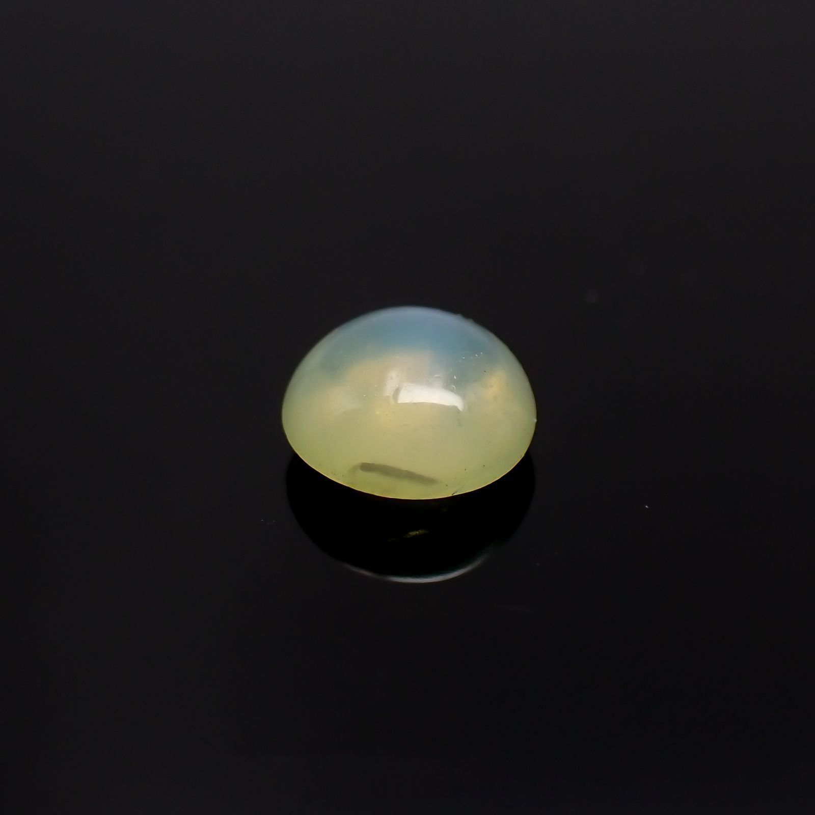 クリソベリルキャッツアイ スリランカ産 0.22ct / 3.4x3.3mm前後 [260118244]