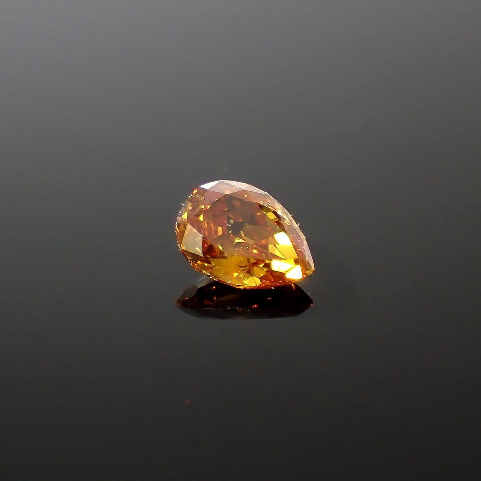 オレンジダイヤモンド SI-1 | FANCY DEEP YELLOW ORANGE(宝石名ダイアモンド) ソ付(CGL) 0.147ct / 4.04x2.97mm前後 [240427043]