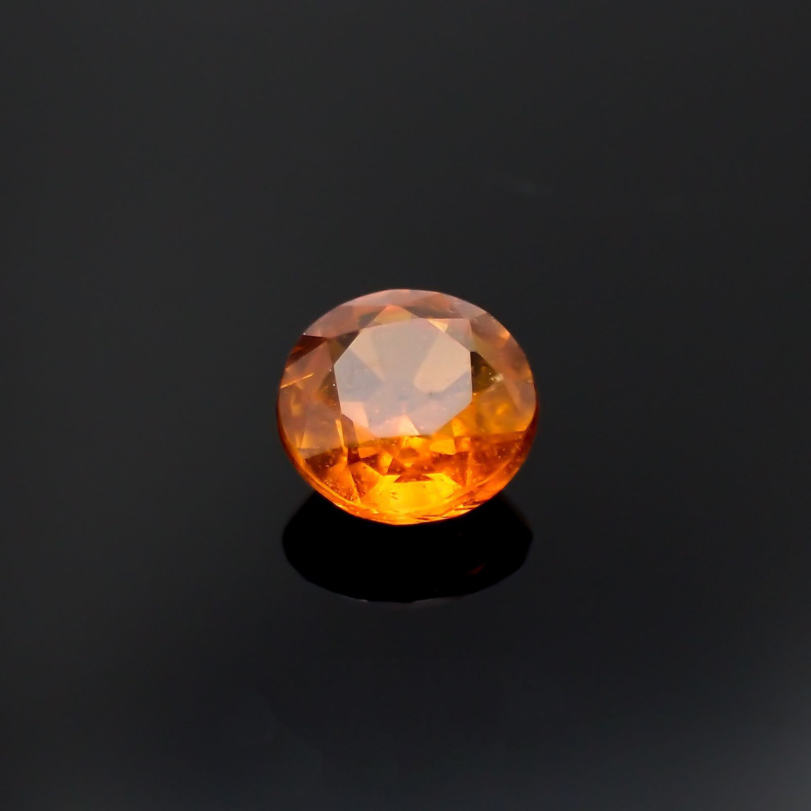 オレンジカイヤナイト ネパール産 1.10ct / 6.1x6.1mm前後 [251020591]