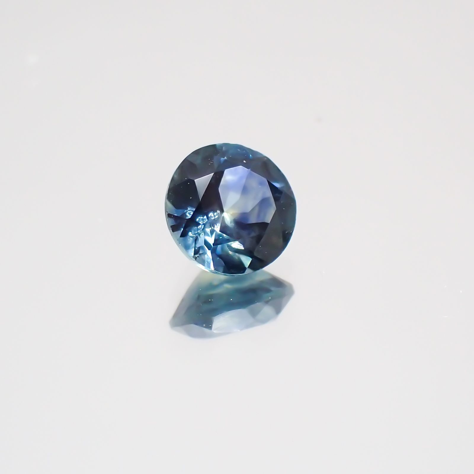 モンタナサファイア アメリカ産 ルース 0.45ct[21039466]4.4×4.4mm前後
