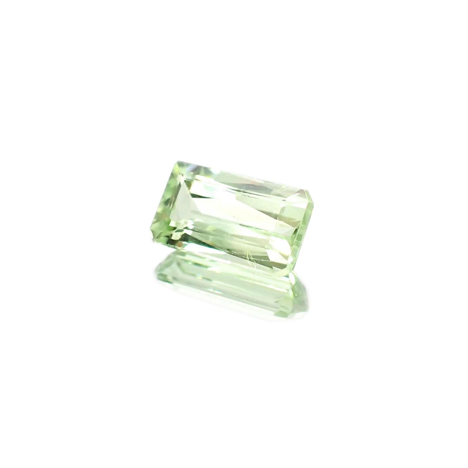ミントガーネット(宝石名グリーン グロッシュラー・ガーネット)タンザニア・メレラニ鉱山産 識別済 1.26ct / 8x4.7mm前後 [251022257]