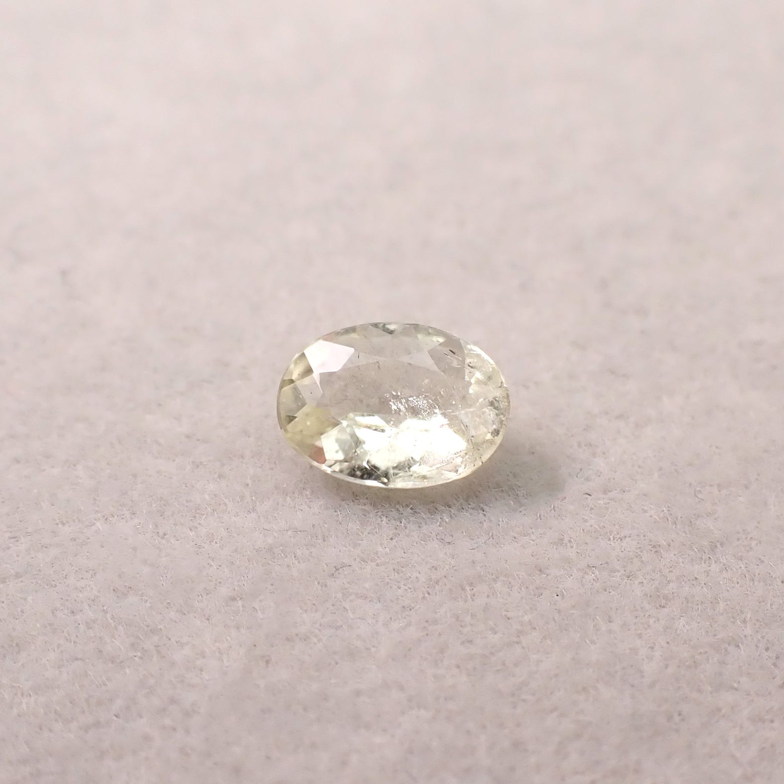 ブラジリアナイト(宝石名ブラジリアナイト)ブラジル産 識別済 0.51ct / 6.3x4.6mm前後 [260131496]