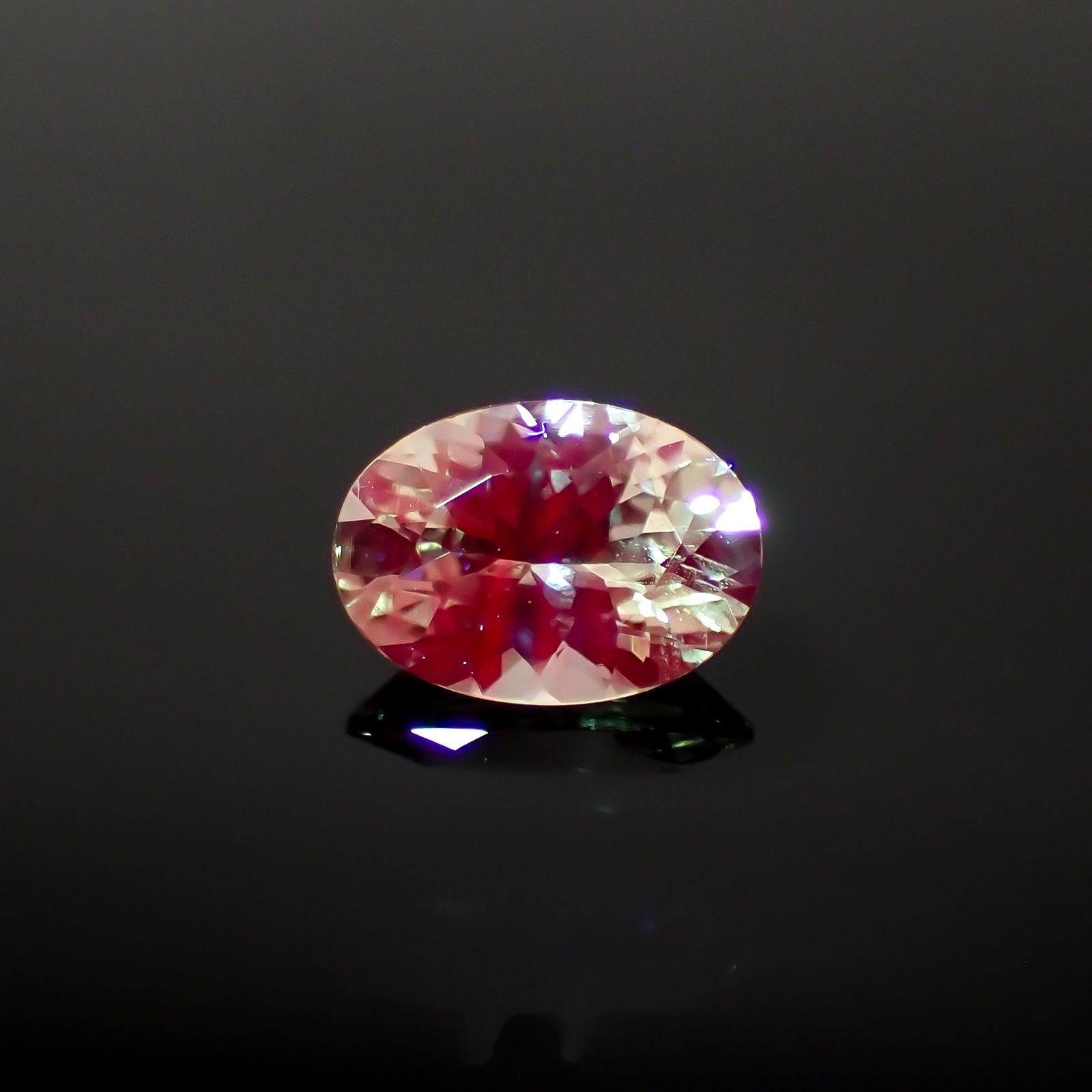 バナジウムクリソベリル(宝石名クリソベリル)マダガスカル産 0.829ct ソ付(日独)[221018903]7.14x5.13mm前後
