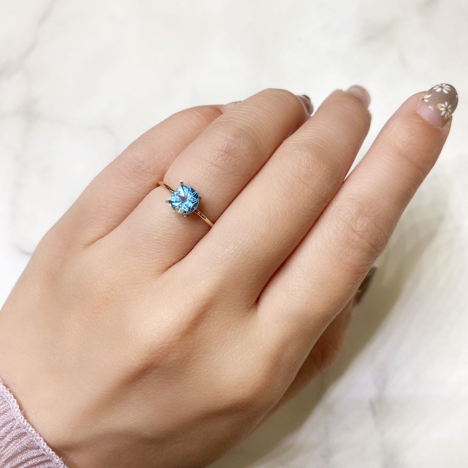 ◇特殊カット◇スイスブルートパーズ(宝石名ブルー・トパーズ) ブラジル産 1.06ct 識別済[211013016]6×6mm前後