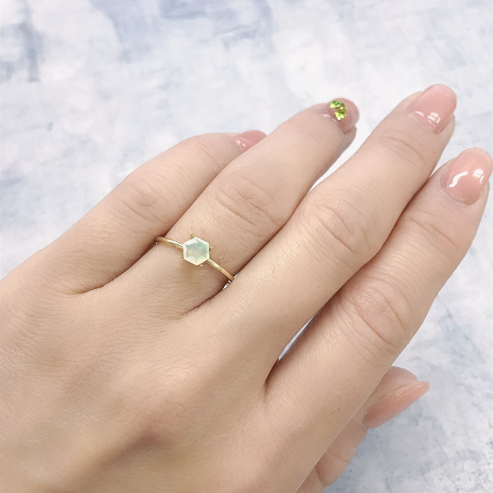 ◇ヘキサゴンカット◇エチオピアオパール(宝石名オパール)エチオピア産 0.23ct 識別済[220115481]4.7x4.7mm前後