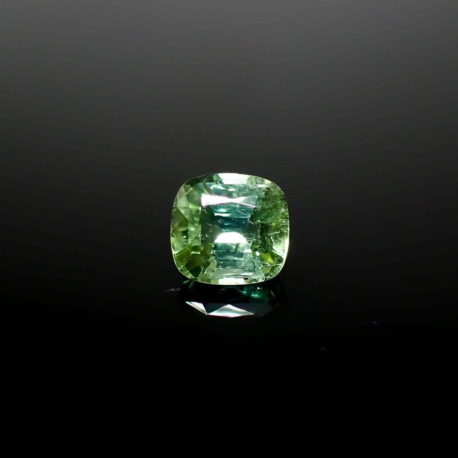 グリーントルマリン(宝石名トルマリン)アフガニスタン産 1.10ct 識別済[240527792]6.2x5.9mm前後