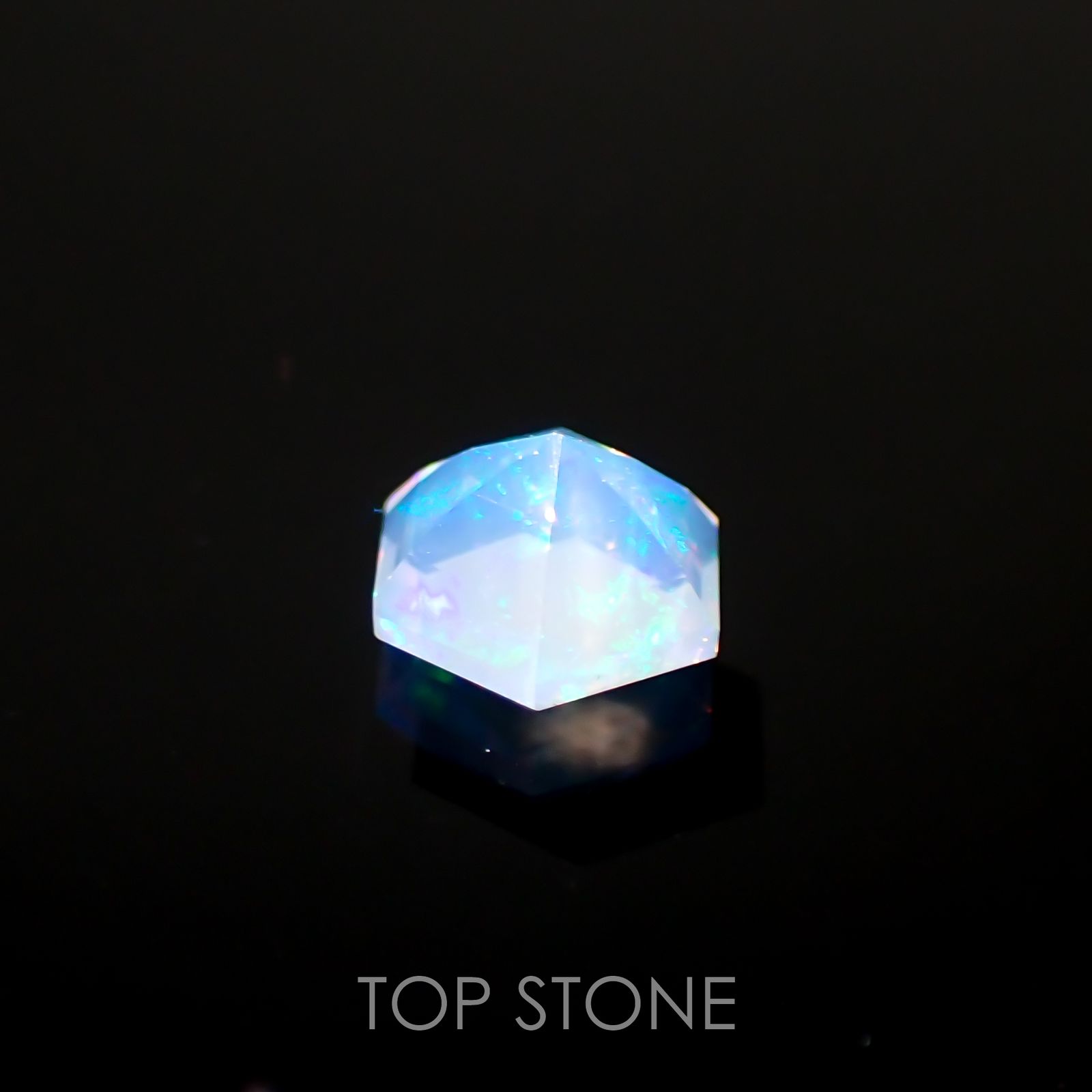 ◇ヘキサゴンカット◇エチオピアオパール(宝石名オパール)エチオピア産 0.25ct 識別済[220115478]4.6x4.5mm前後