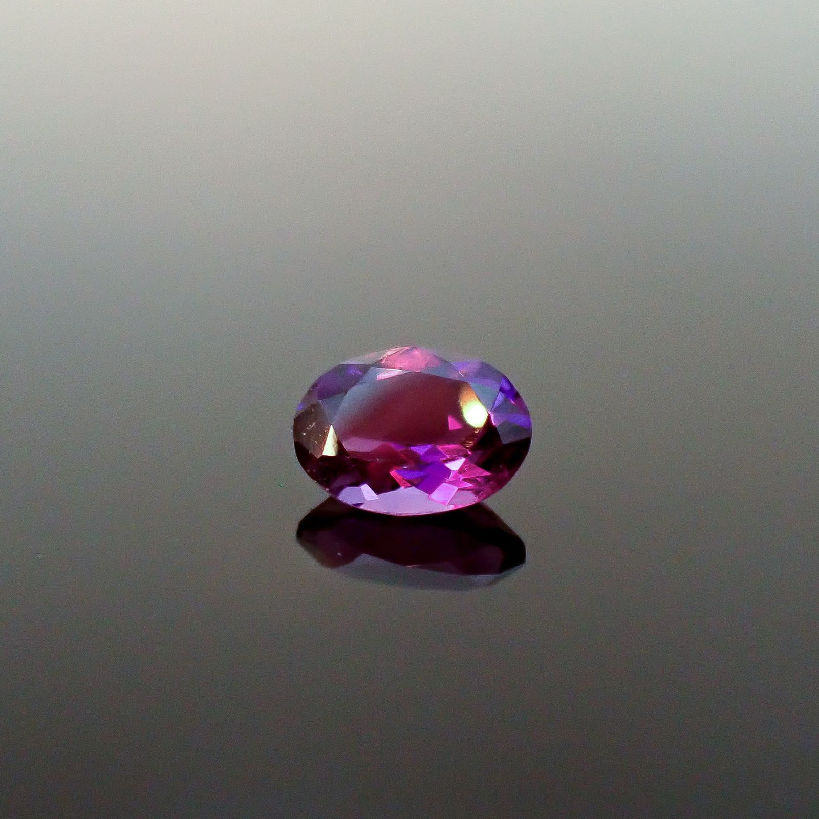 カラーシフトアメジスト ブラジル/ウルグアイ産 1.10ct / 8.1x6mm前後 [260131639]