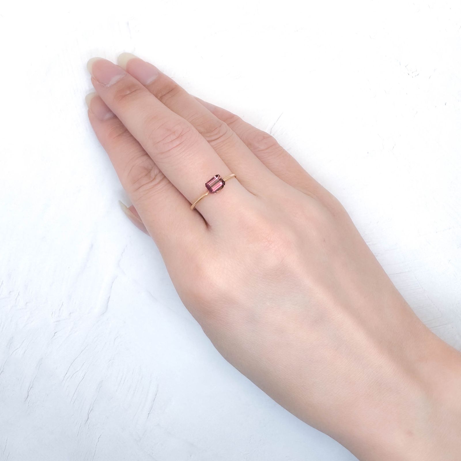 パープルトルマリン アフガニスタン産 0.57ct / 5.6x4.1mm前後 [251131319]