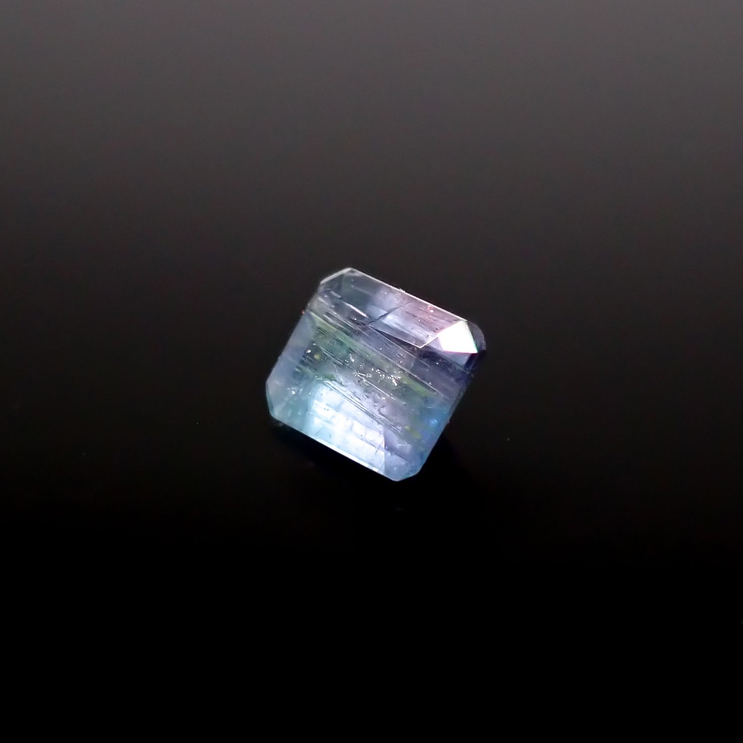 バイカラーパライバトルマリン 非加熱 ブラジル産 0.23ct [241129453]4x3.5mm前後
