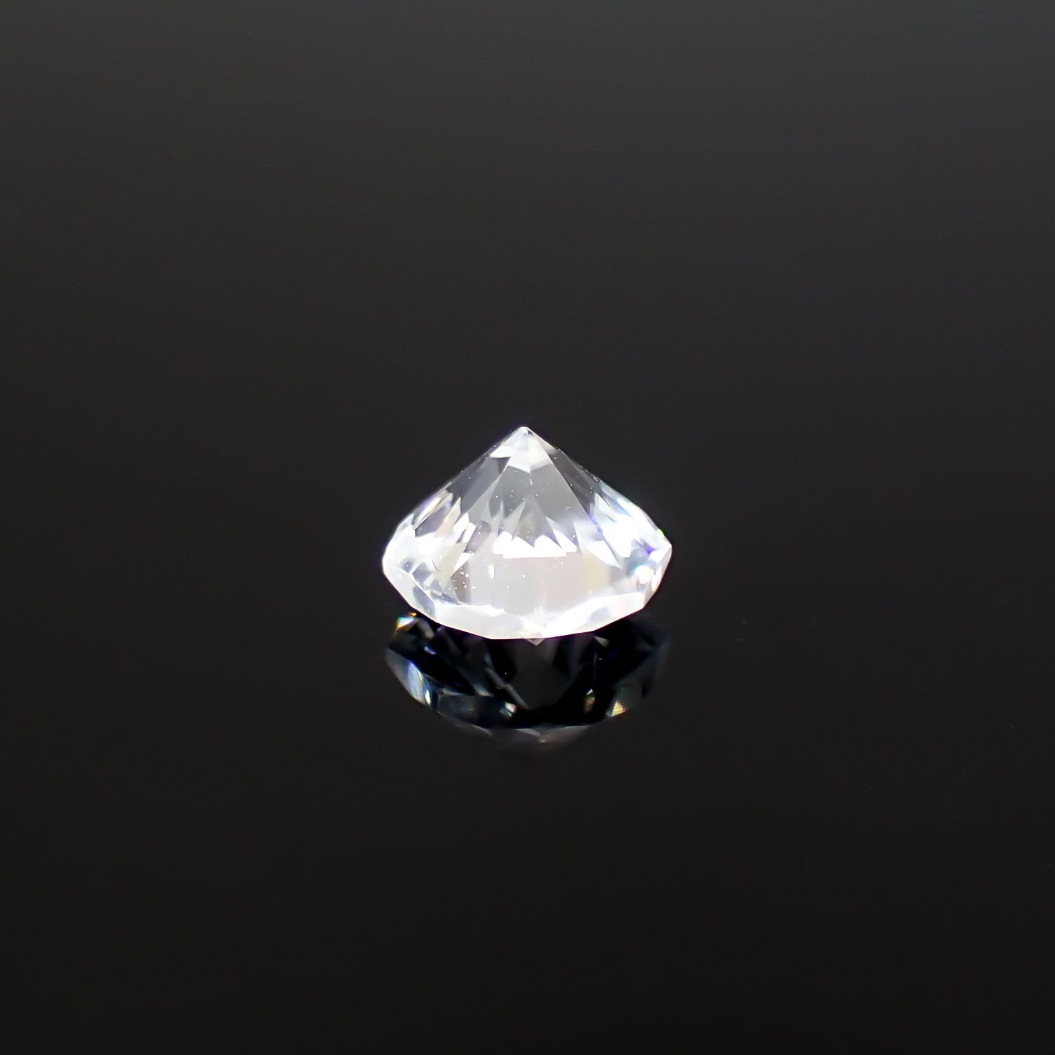 ◇オクタゴンカット◇カラーレスジルコン(宝石名ホワイト・ジルコン)スリランカ/カンボジア産 識別済 0.88ct / 5x5mm前後 [251231385]