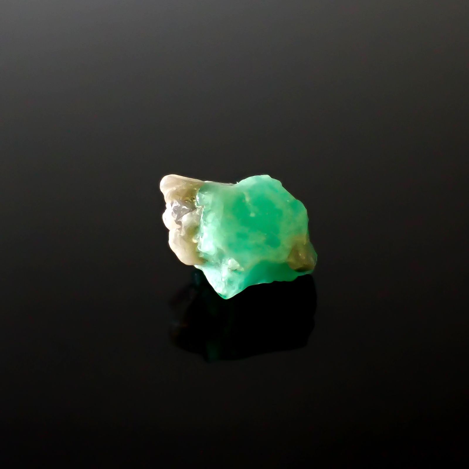 エメラルド原石 コロンビア産 16.62ct [250430181]11.1x19.1mm前後