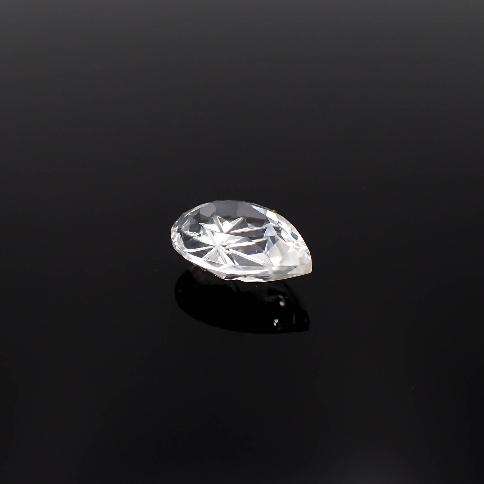 ◇甲州貴石切子Plus Three◇ペタライト カード付き(宝石名ペタライト)ブラジル産 1.40ct 識別済[231225065]10x7mm前後
