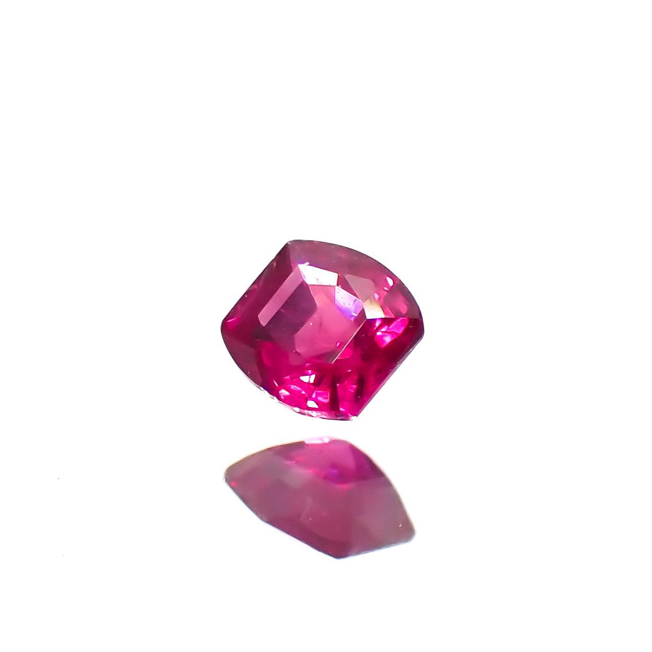 ルビー モザンビーク/ビルマ産 0.15ct [220616199]2.9x2.7mm前後