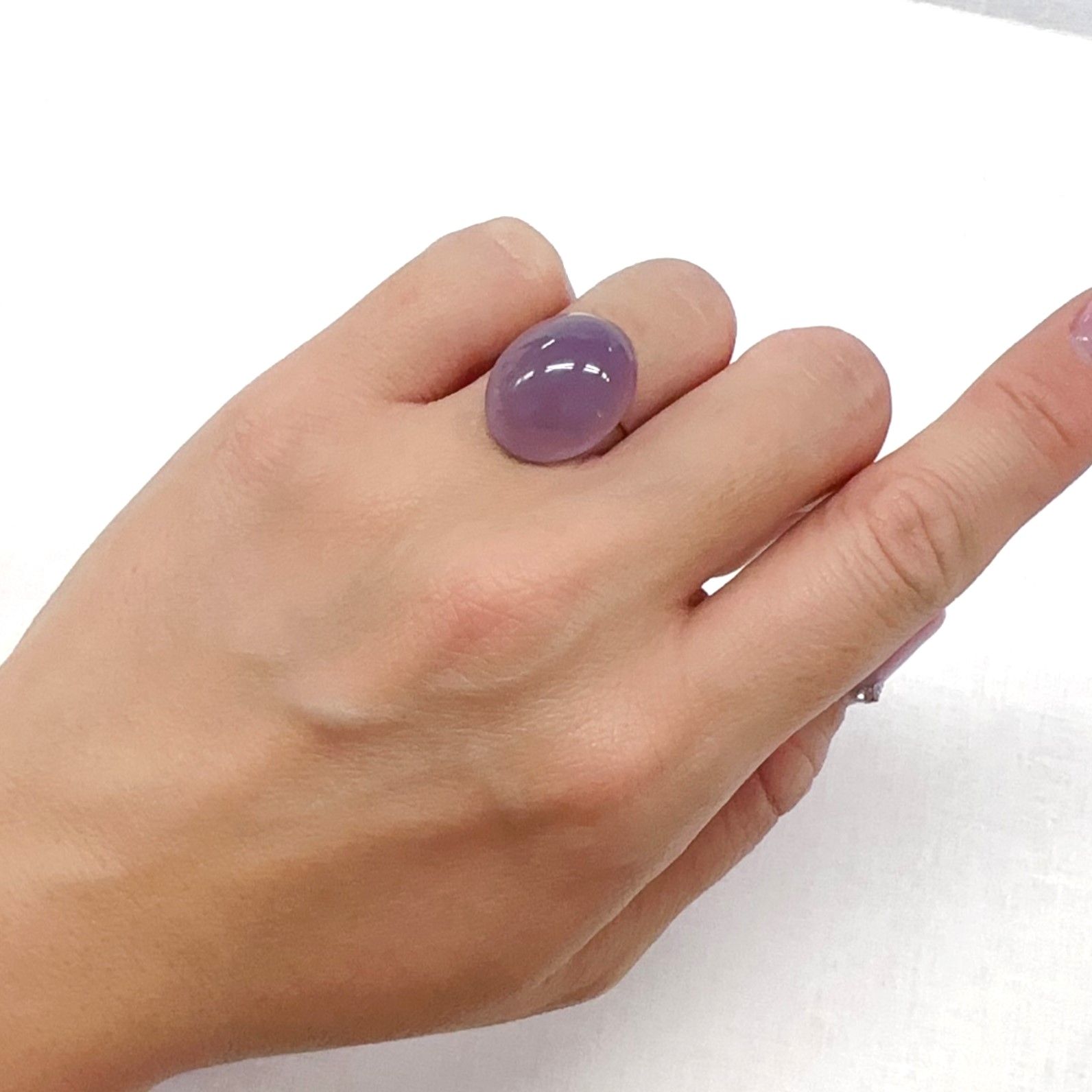 パープルカルセドニー(宝石名カルセドニー)インドネシア産 15.19ct 識別済[231124176]18.3x14.2mm前後