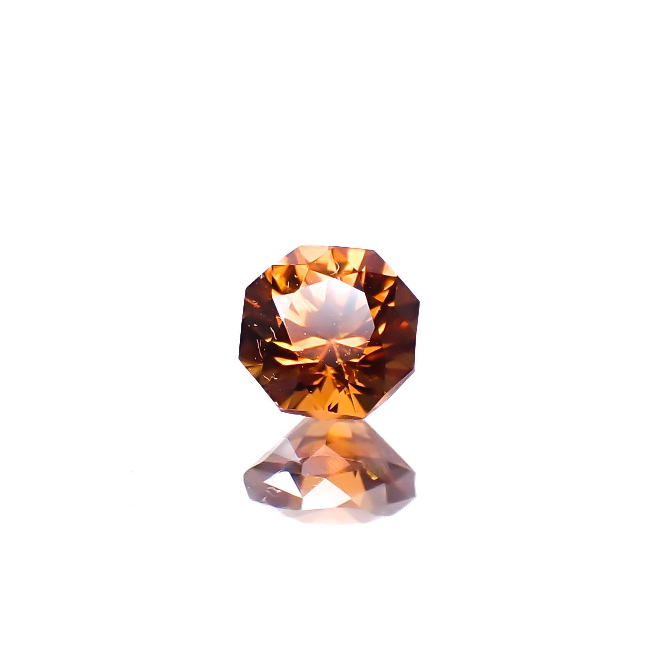シャンパンフェナカイト0.68ct ロシア産 シャンパンフェナカイト0.68ct ロシア産