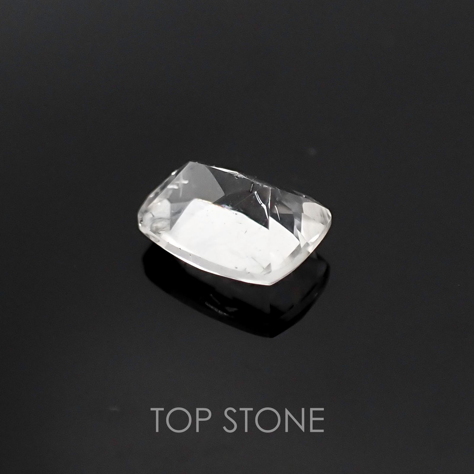 ハイアライトオパール メキシコ産 ルース 0.65ct[20106364]6.9×5.2mm前後