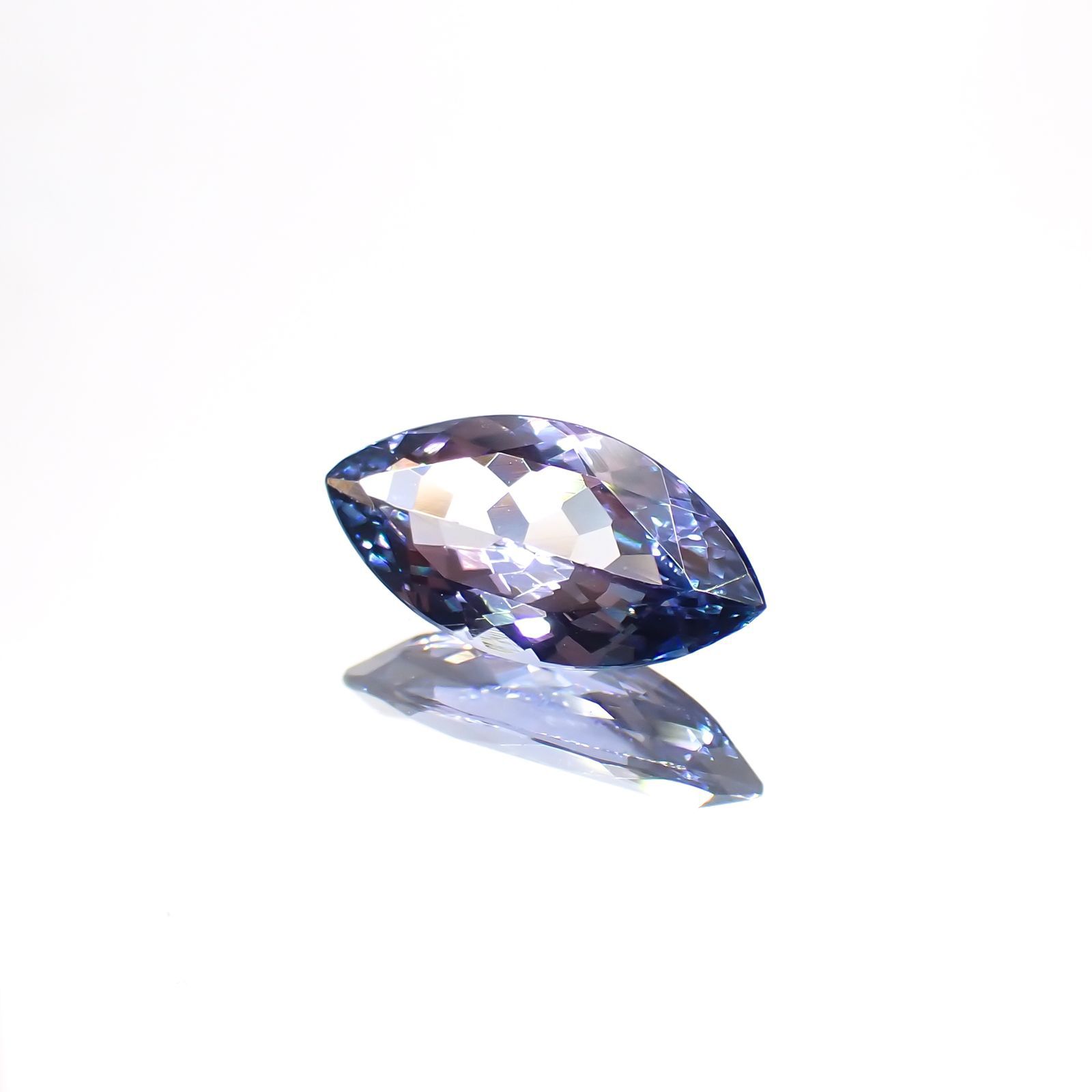 パーティカラータンザナイト(宝石名タンザナイト) タンザニア産 1.221ct ソ付(彩珠)[210310102]11×5.6mm前後