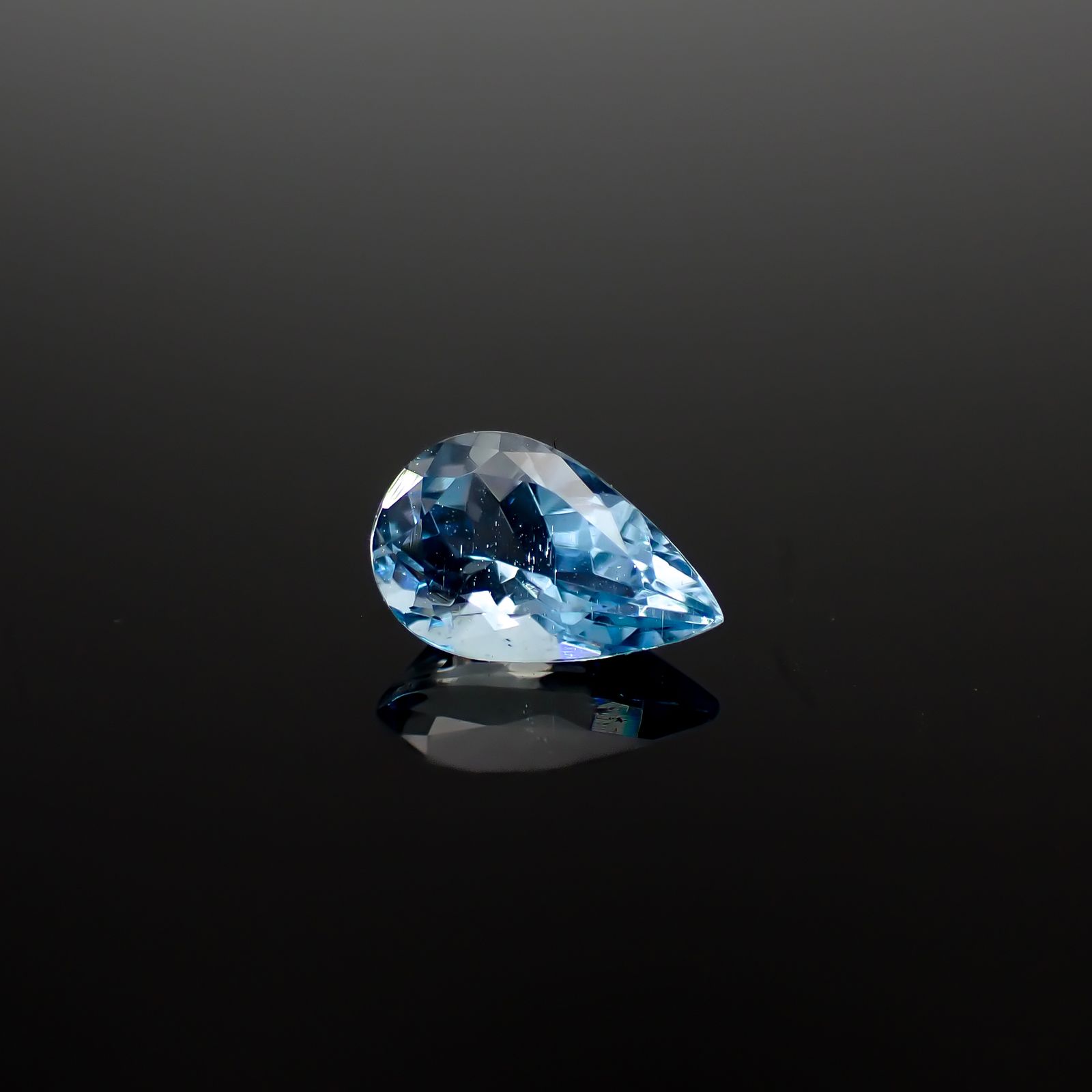 アクアマリン サンタマリアカラー マダガスカル産 0.78ct[240326966]7.9x5.1mm前後
