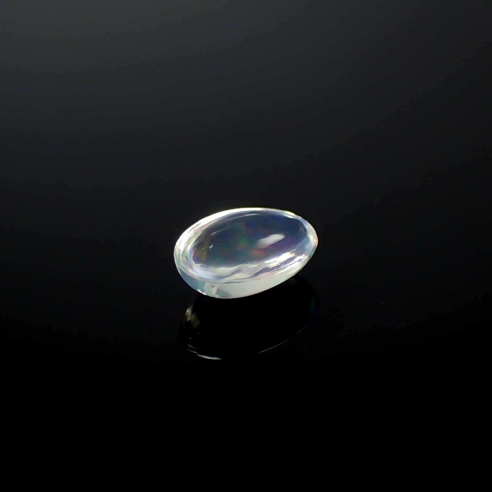 ウォーターオパール メキシコ産 0.56ct / 7.4x5.2mm前後 [250930997]