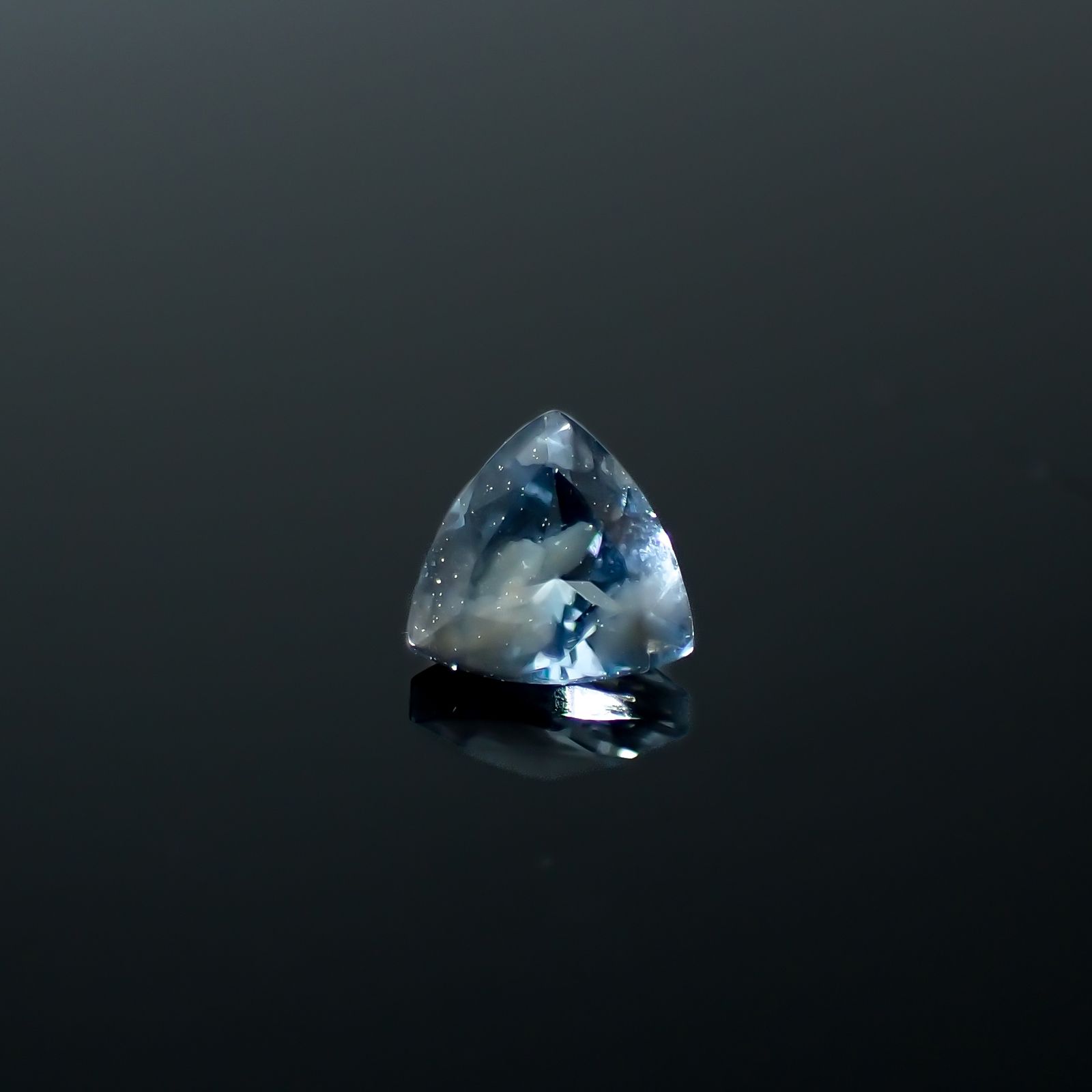 アベンチュリンアクアマリン ブラジル・ミナスジェライス州産 0.19ct[240225998]3.9x3.9mm前後