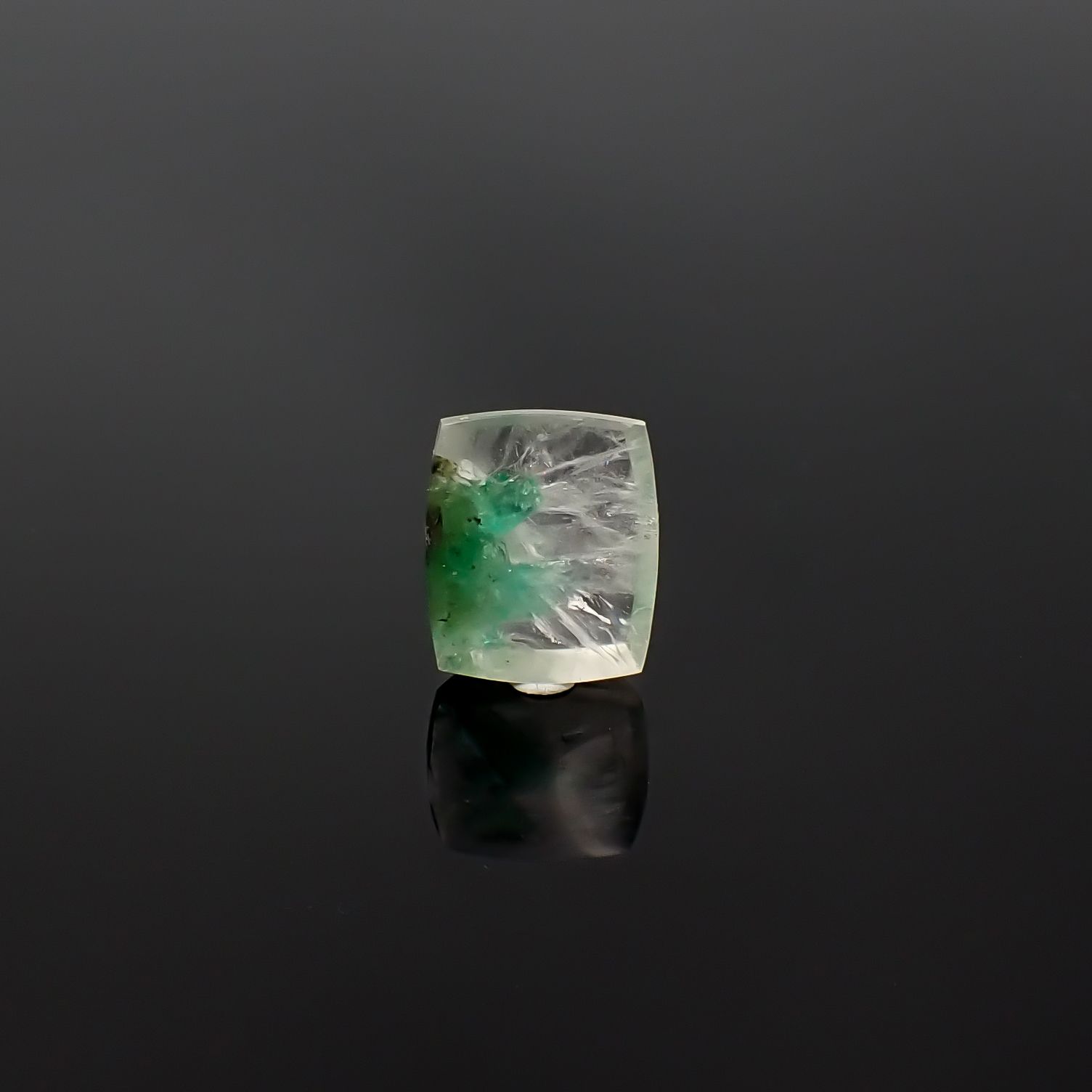 エメラルドインクォーツ ブラジル産 7.83ct / 14.1x11.9mm前後 [260432031]