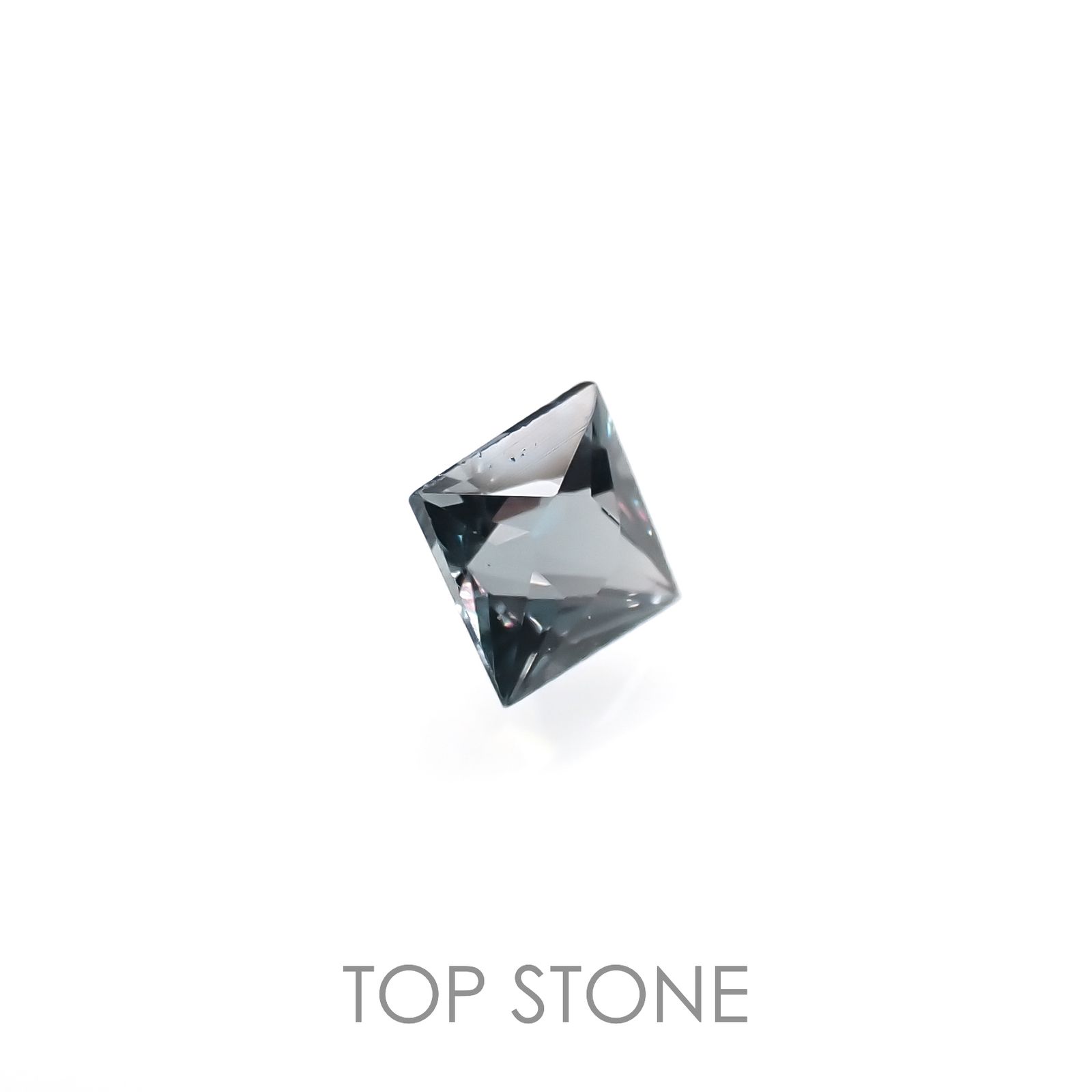 ◇プリンセスカット◇カラーチェンジガーネット アレキタイプ(宝石名ガーネット)マダガスカル・ベキリー産 0.13ct 識別済[221119052]2.5x2.6mm前後
