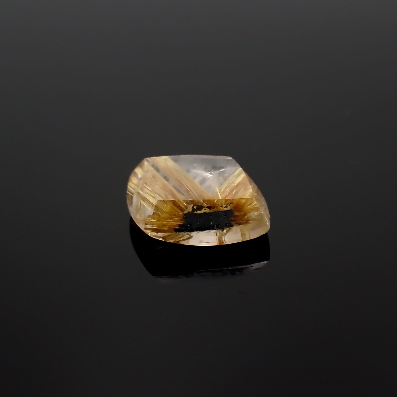 太陽ルチルクォーツ ブラジル産 8.60ct [231023678]17.4x15mm前後