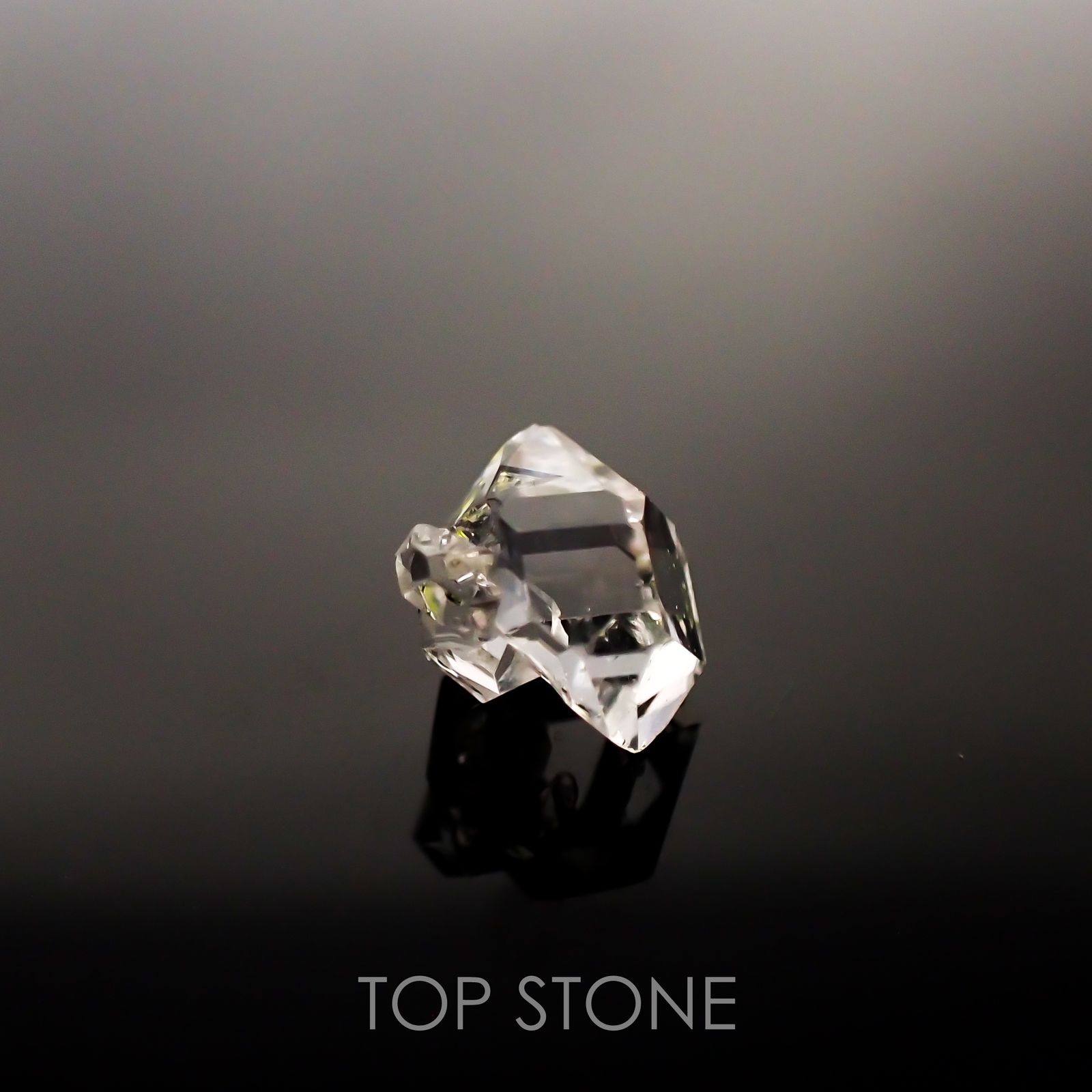 オイルインクォーツ原石 パキスタン産 2.96ct[210911448]10×8.8mm前後