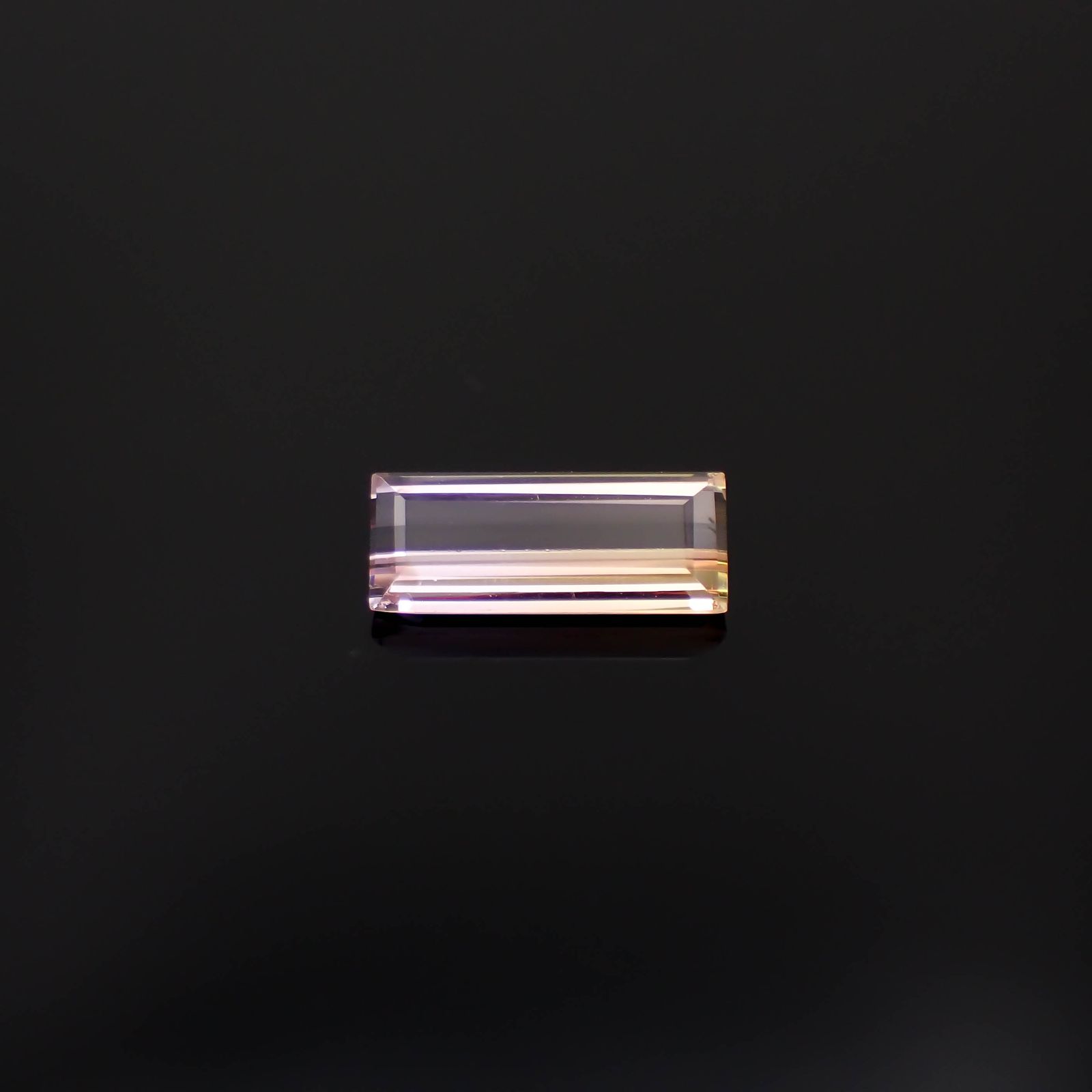 バイカラートパーズ ブラジル産 1.92ct[230521917]11.5x4.6mm前後