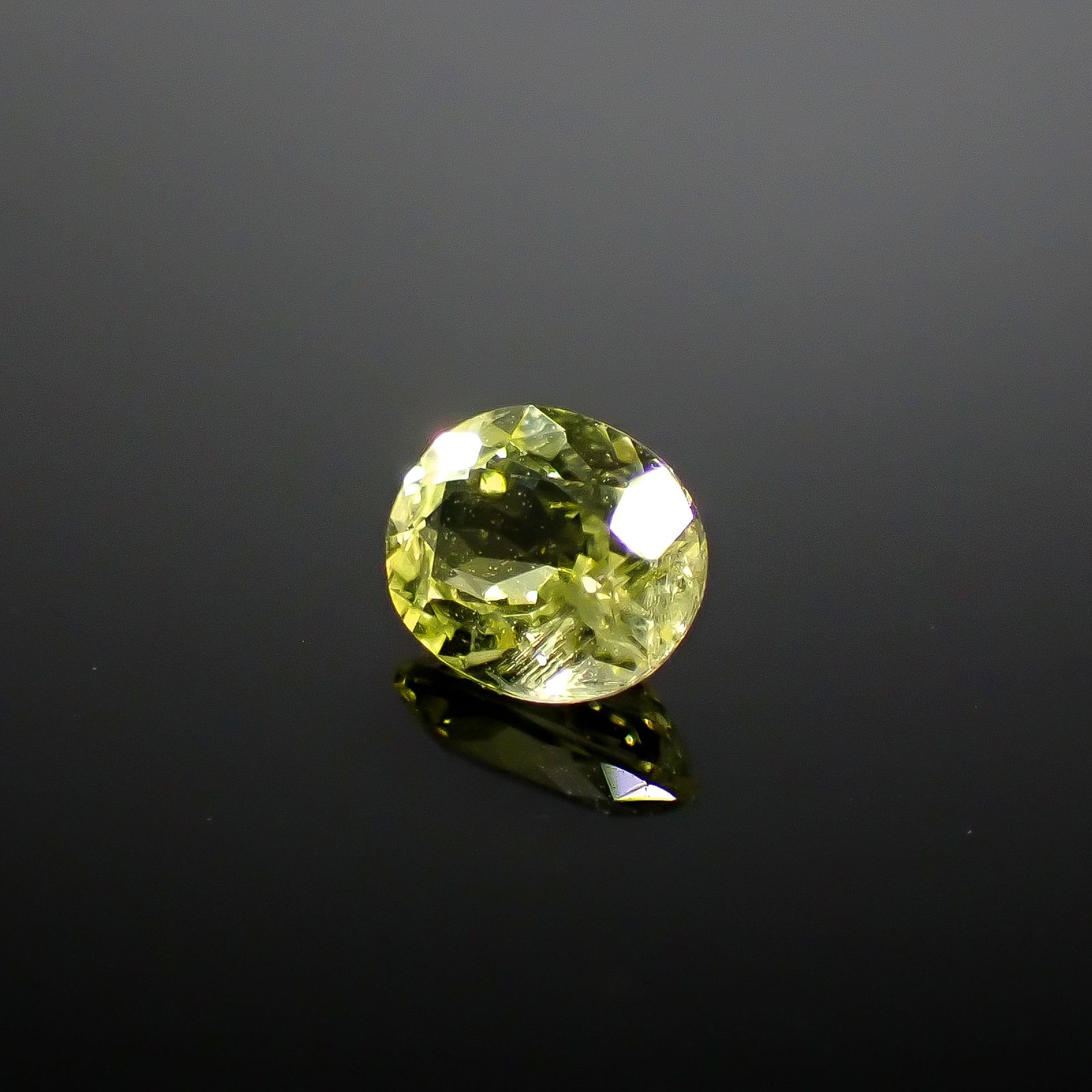 イエローゾイサイト(宝石名イエロー・ゾイサイト)タンザニア産 0.383ct ソ付(彩珠)[250630566]5x4.1mm前後